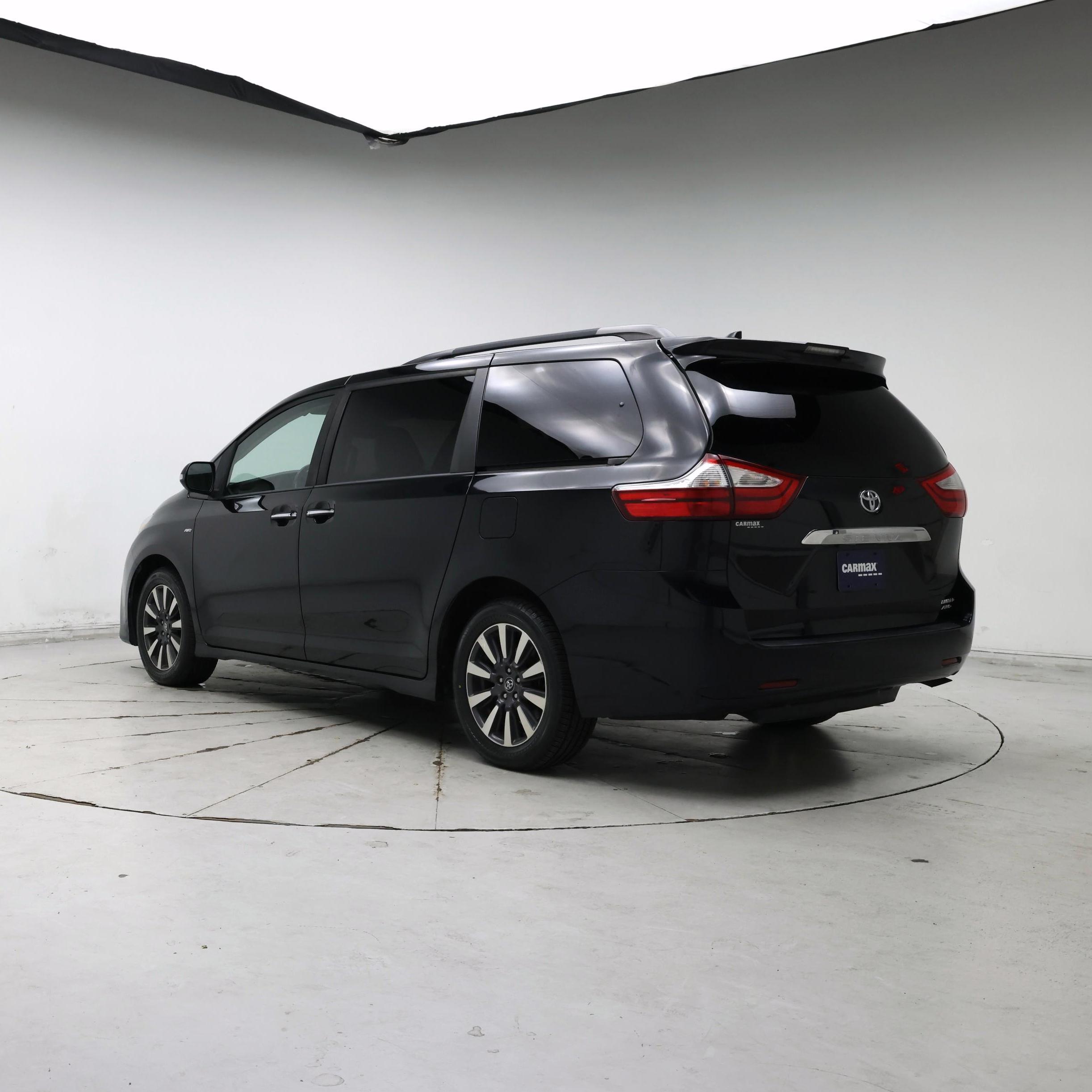 Thumbnail: 2019 Toyota Sienna - 2