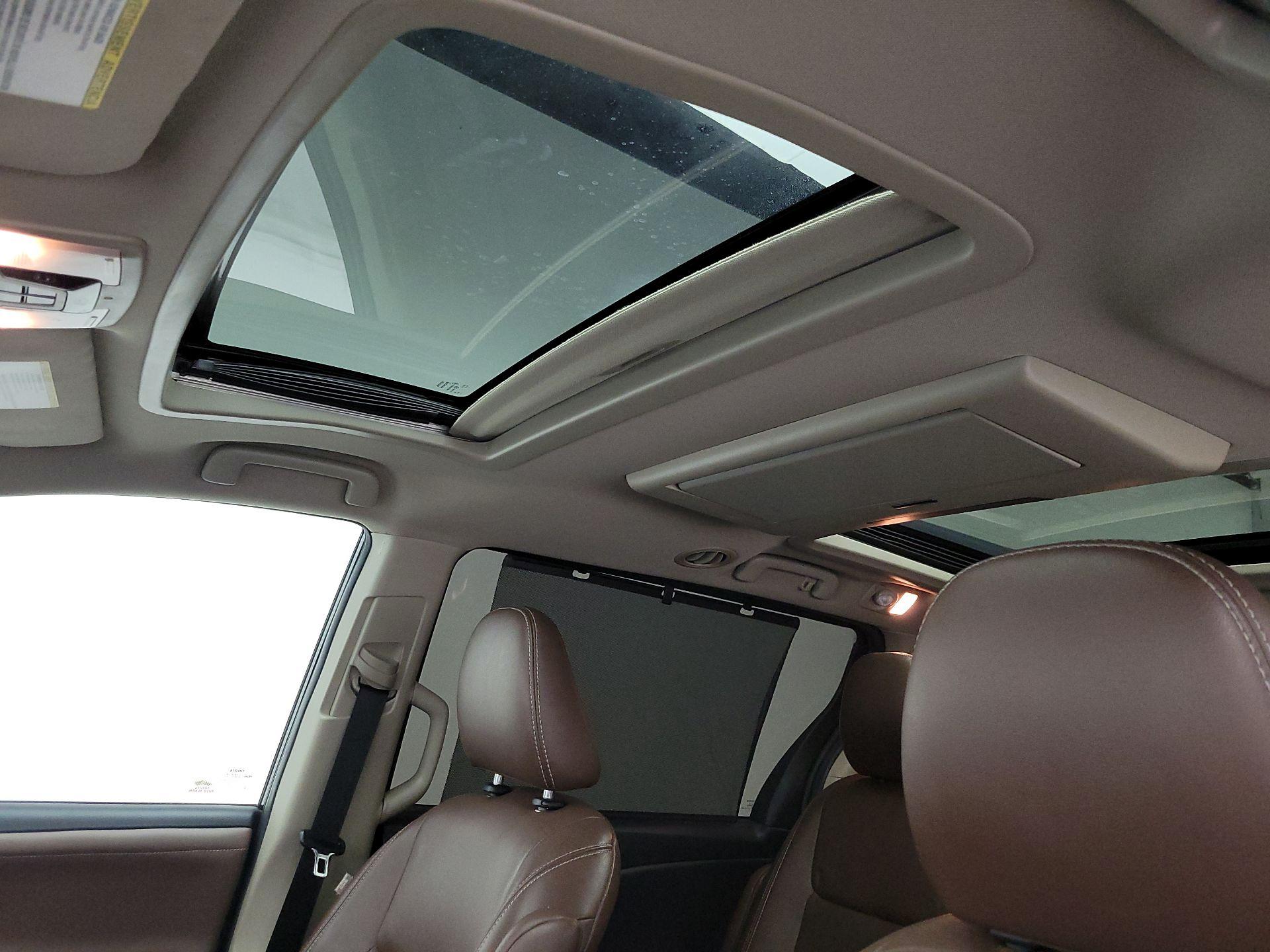 Thumbnail: 2019 Toyota Sienna - 20