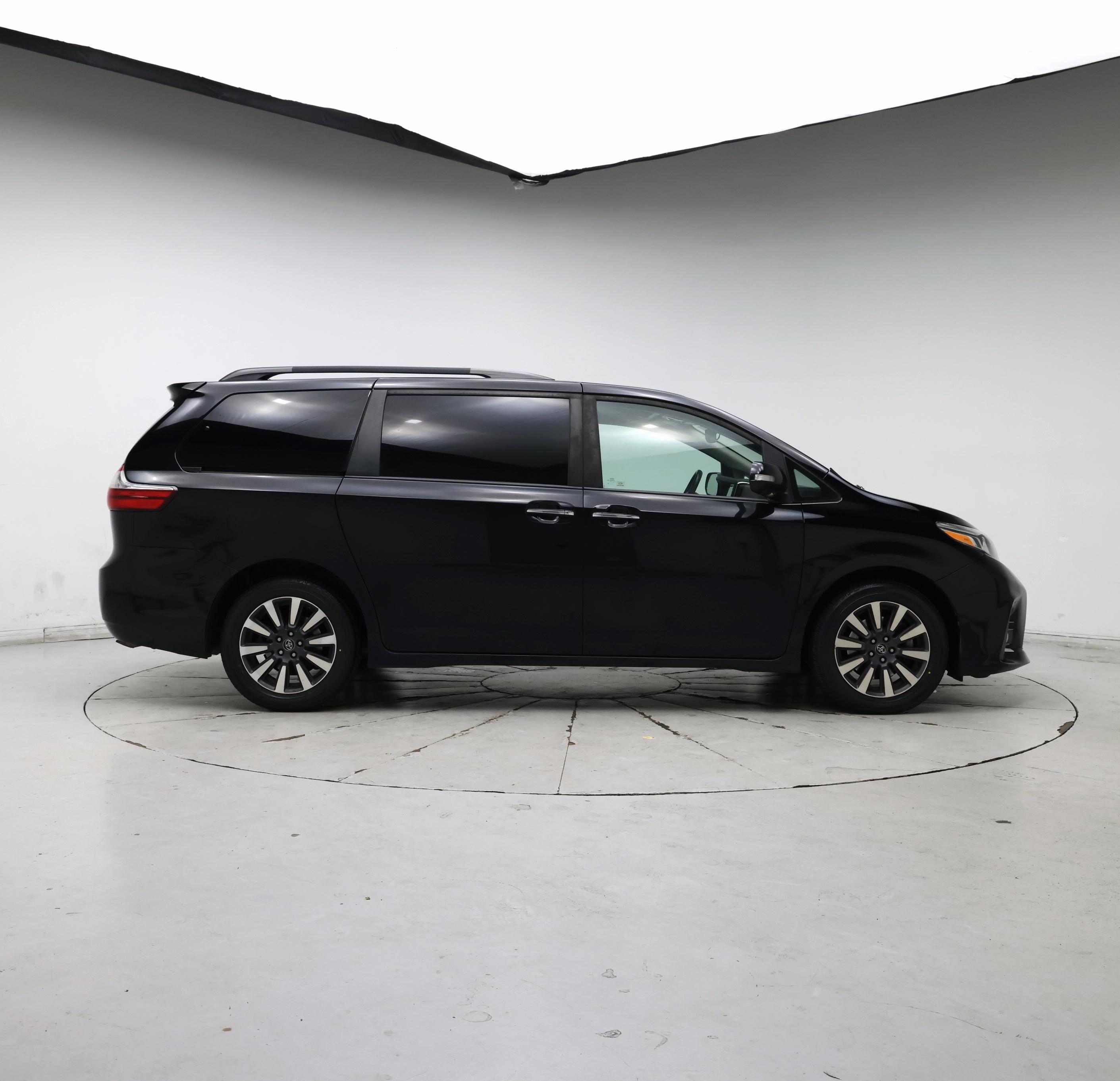 Thumbnail: 2019 Toyota Sienna - 7