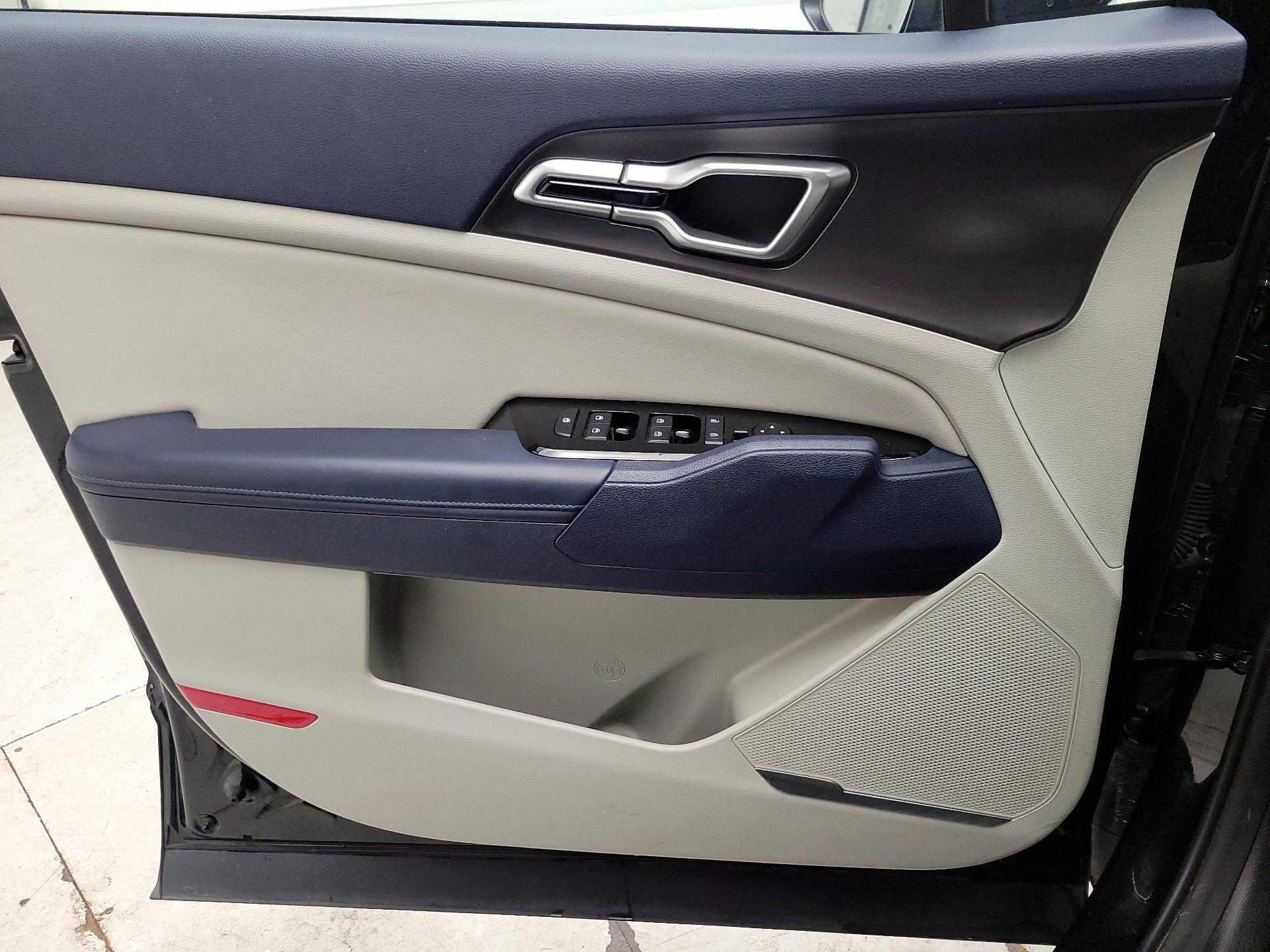 Thumbnail: 2023 Kia Sportage - 10