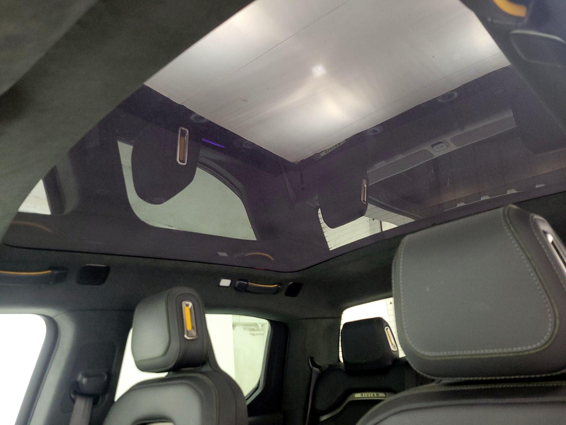 Thumbnail: 2022 Rivian R1T - 18