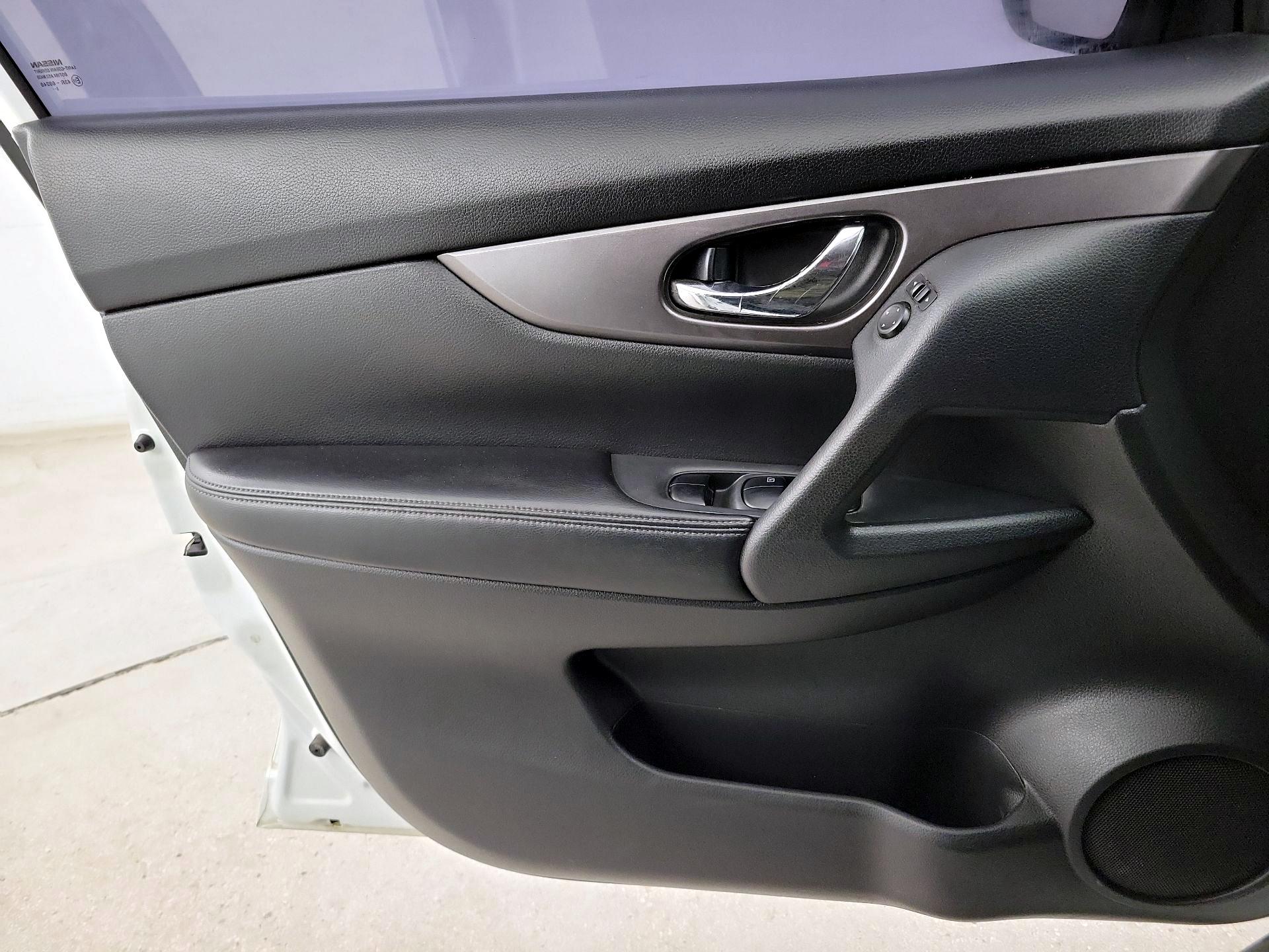 Thumbnail: 2016 Nissan Rogue - 12