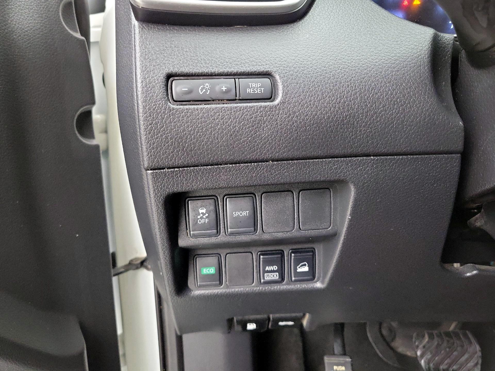 Thumbnail: 2016 Nissan Rogue - 13