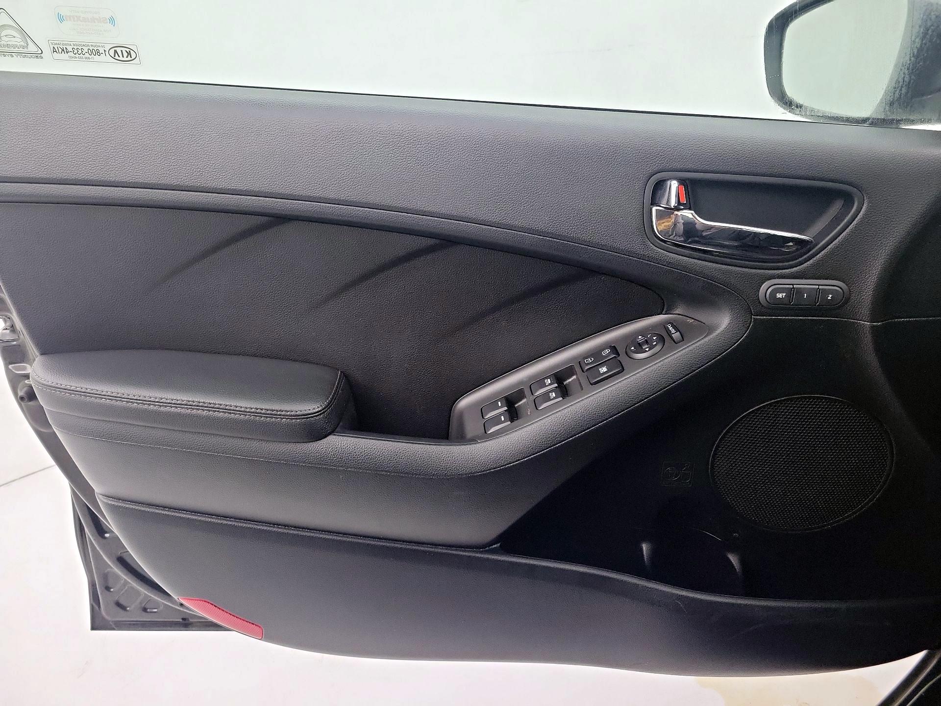 Thumbnail: 2015 Kia Forte - 12