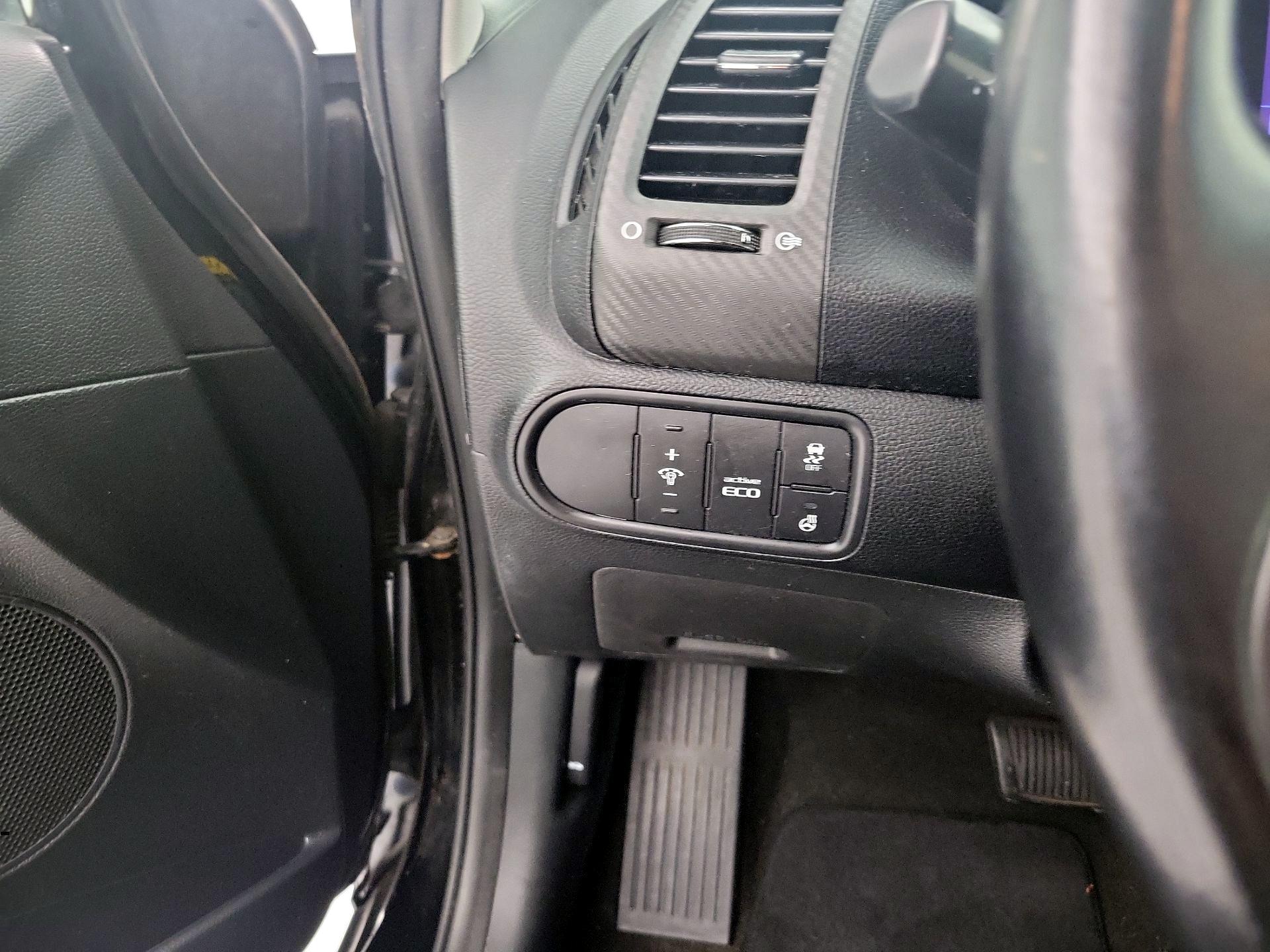 Thumbnail: 2015 Kia Forte - 13