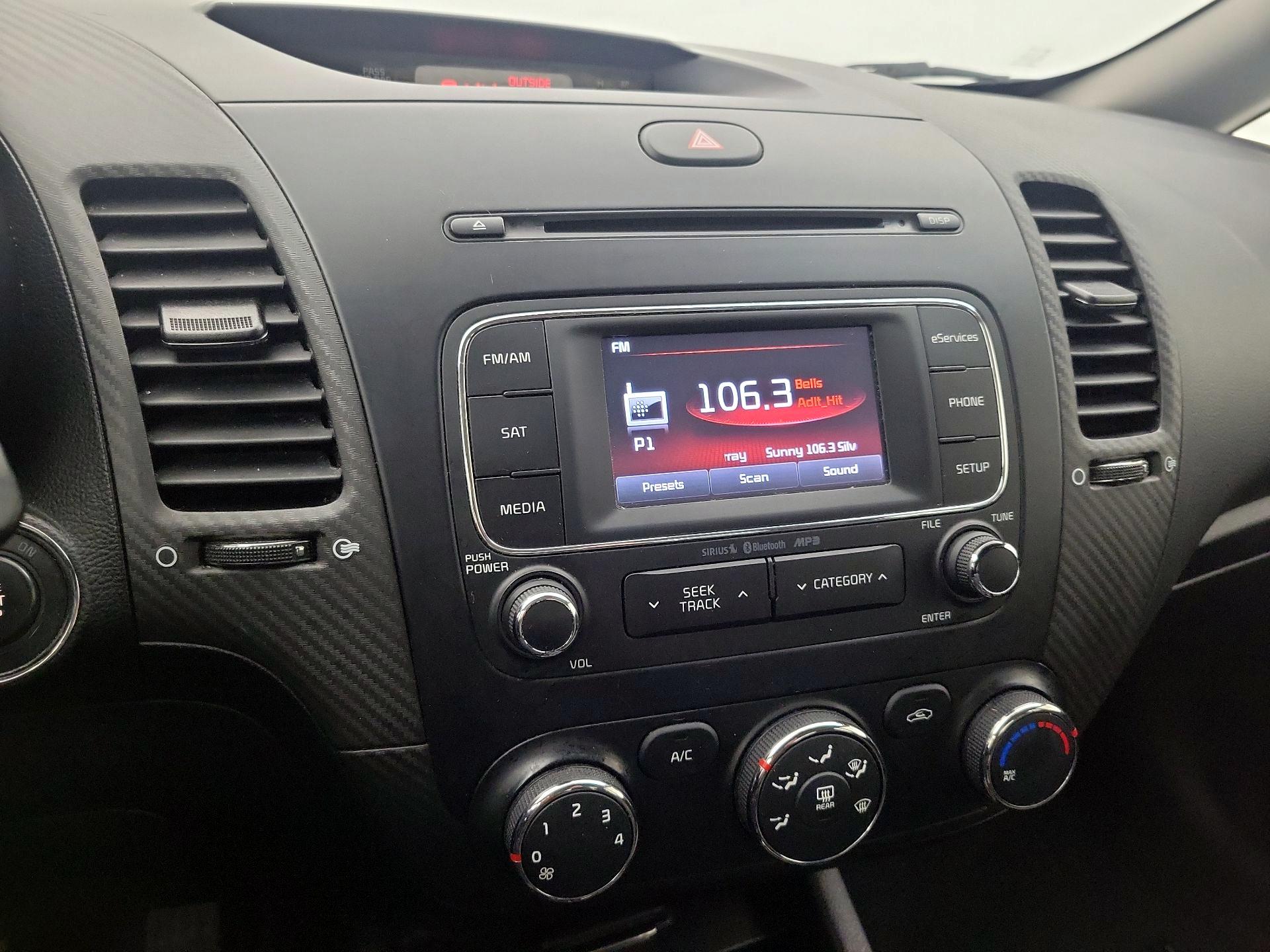 Thumbnail: 2015 Kia Forte - 15