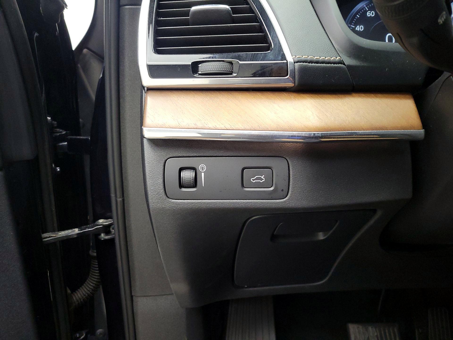 Thumbnail: 2017 Volvo XC90 - 13