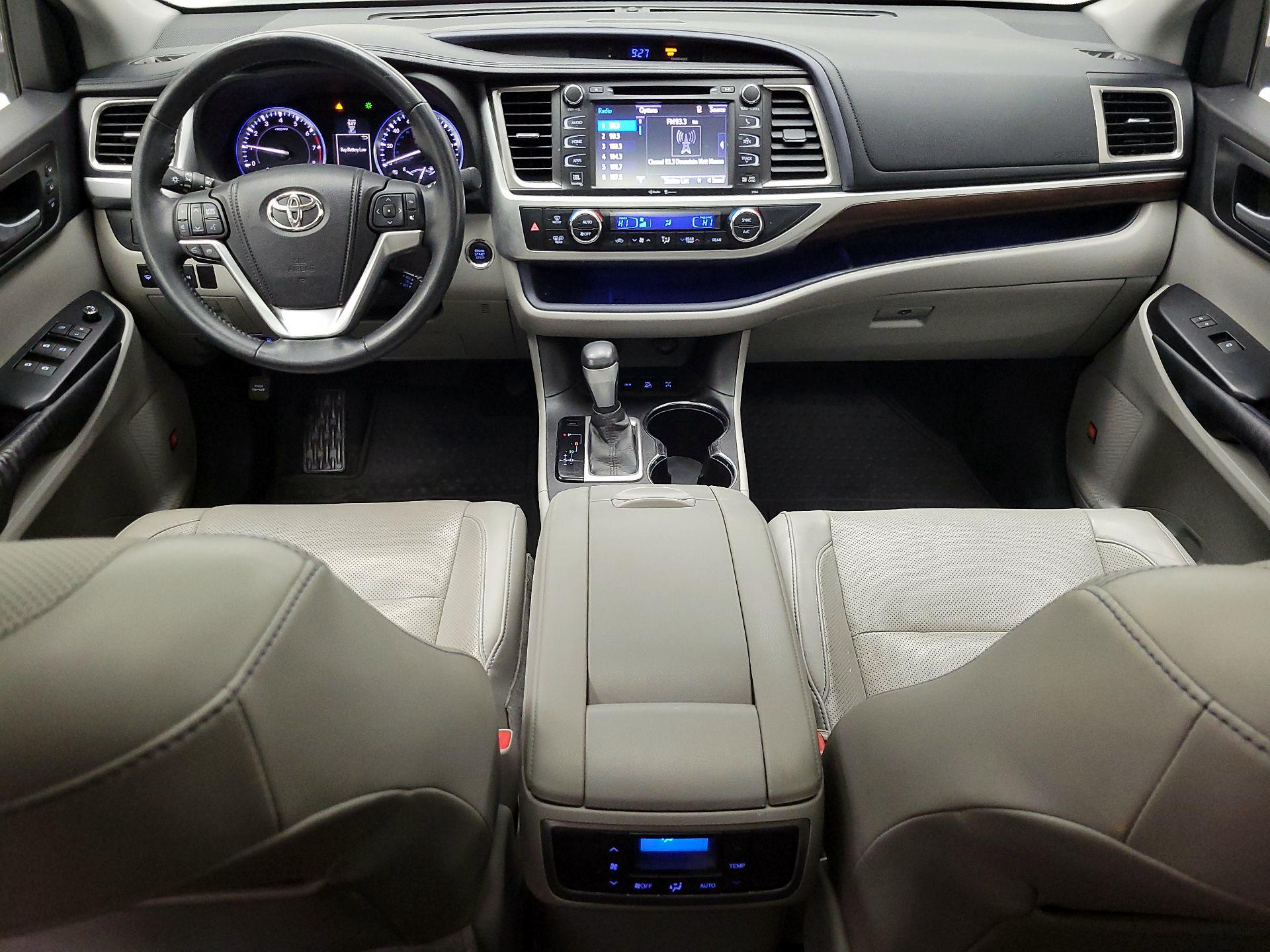 Thumbnail: 2015 Toyota Highlander - 9