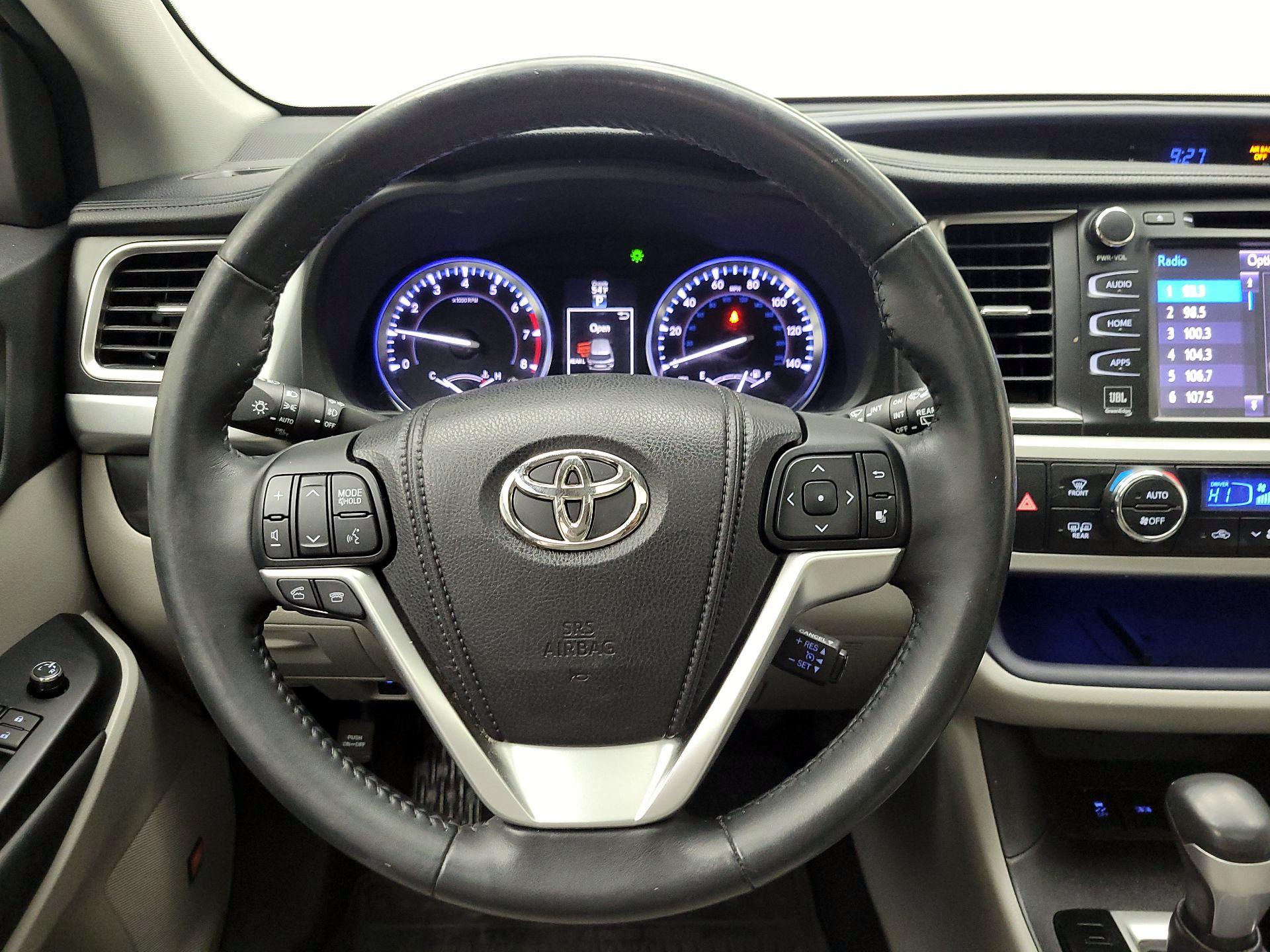 Thumbnail: 2015 Toyota Highlander - 10