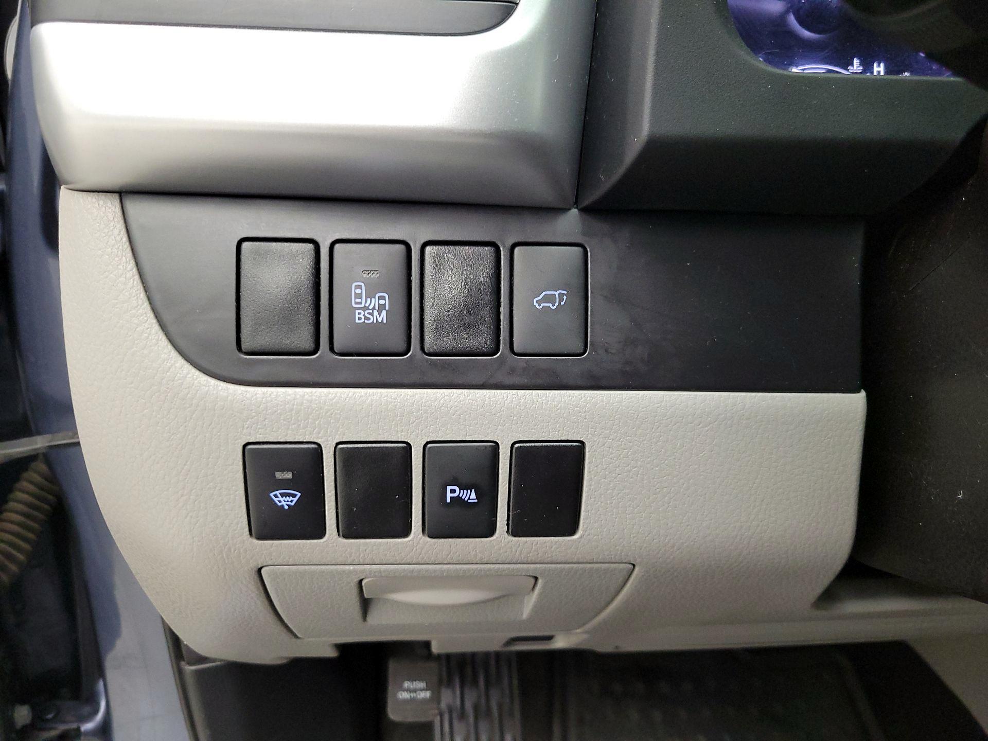 Thumbnail: 2015 Toyota Highlander - 13