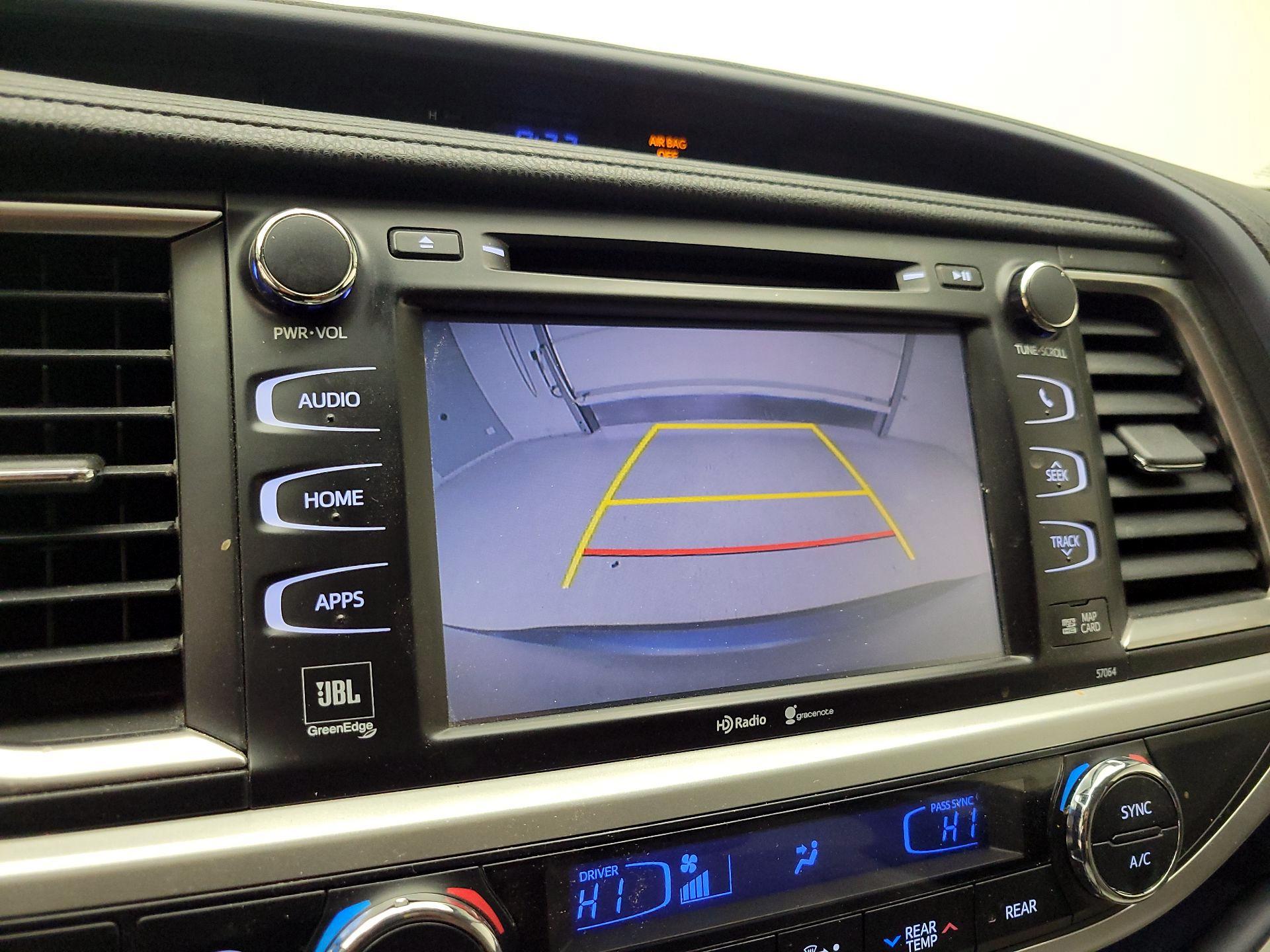 Thumbnail: 2015 Toyota Highlander - 14