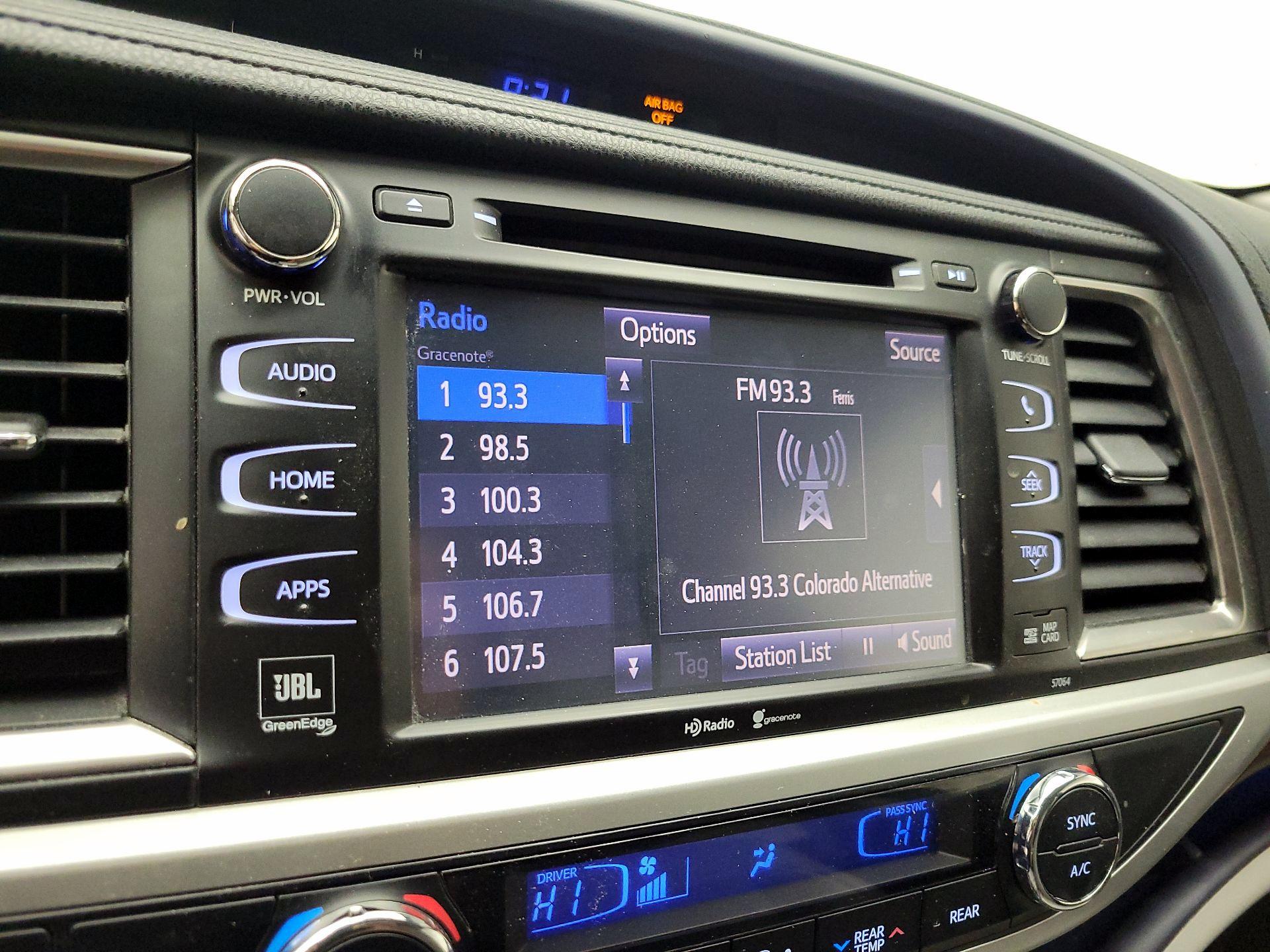 Thumbnail: 2015 Toyota Highlander - 15