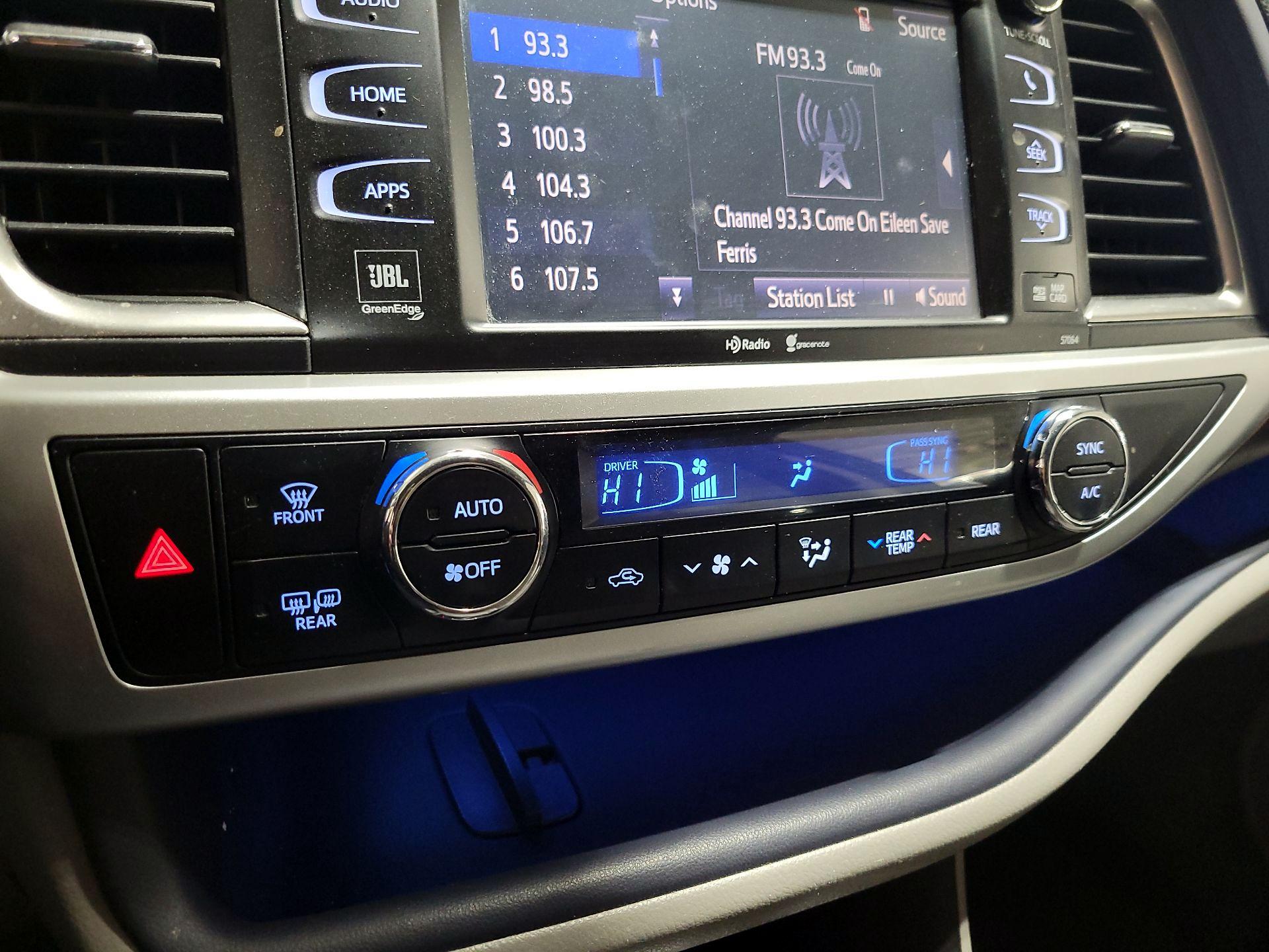 Thumbnail: 2015 Toyota Highlander - 16