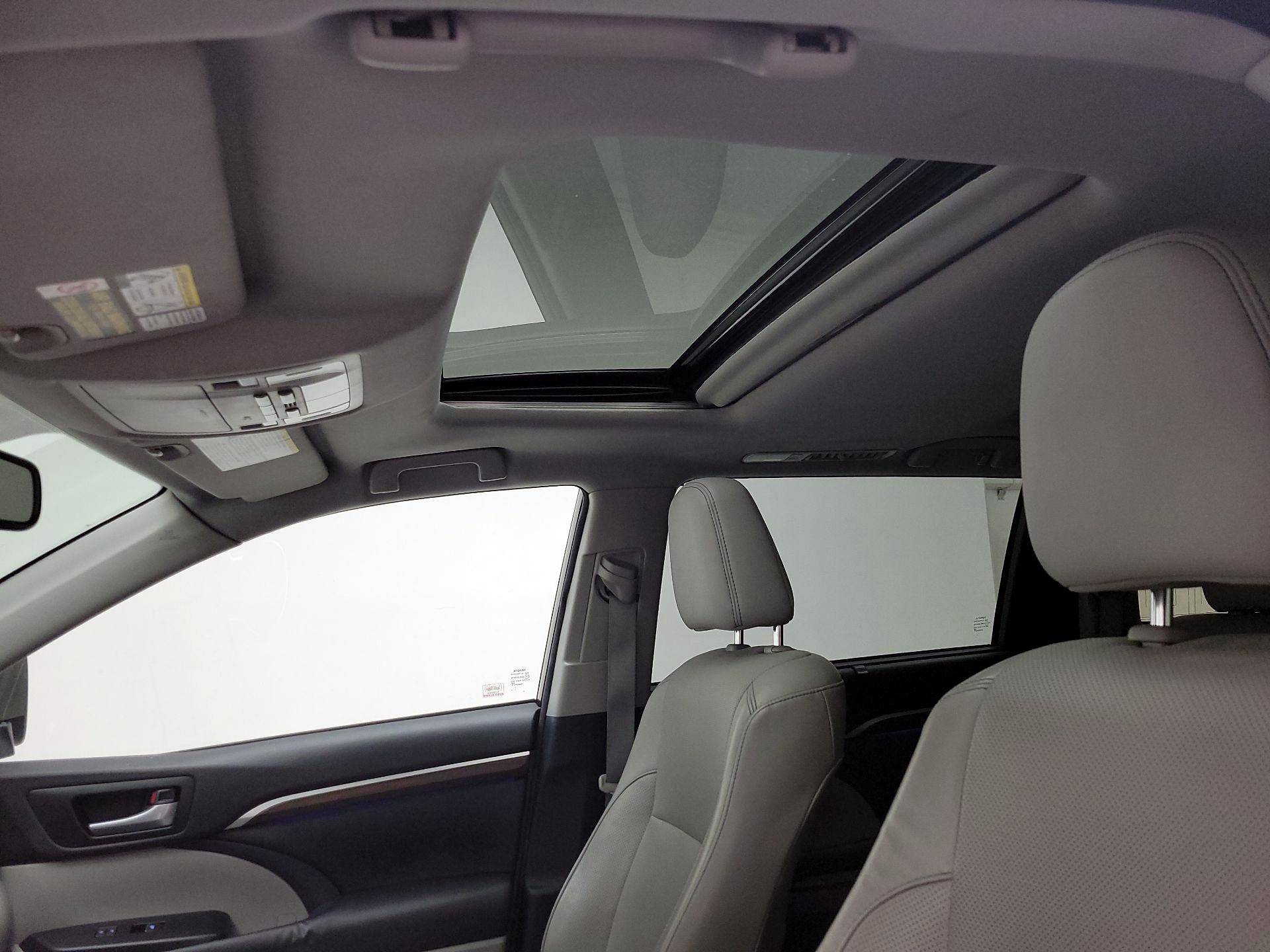 Thumbnail: 2015 Toyota Highlander - 19