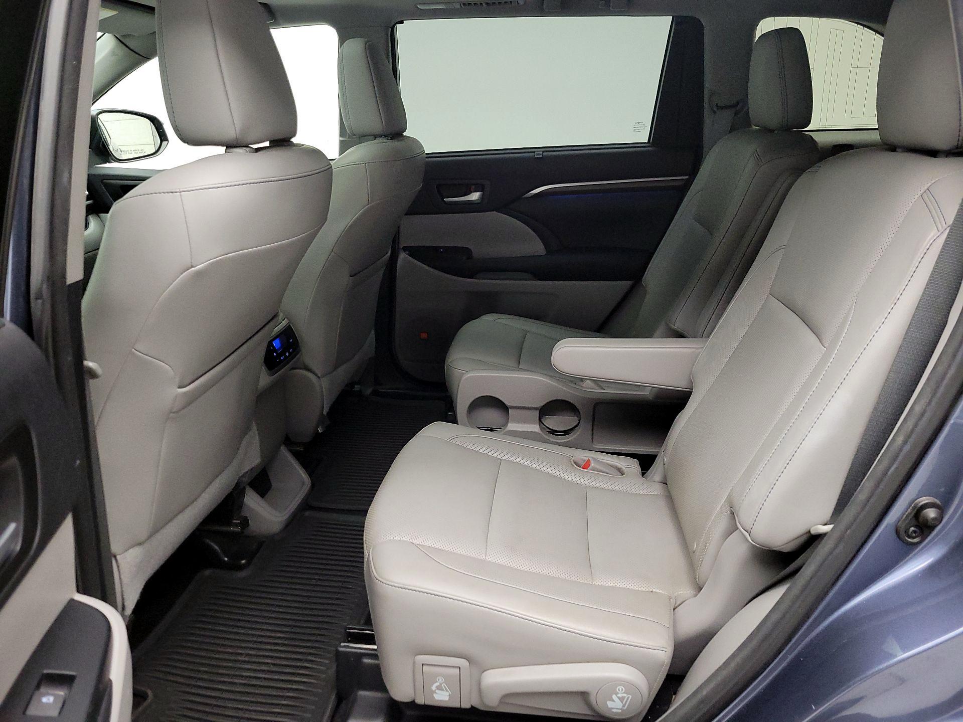 Thumbnail: 2015 Toyota Highlander - 20