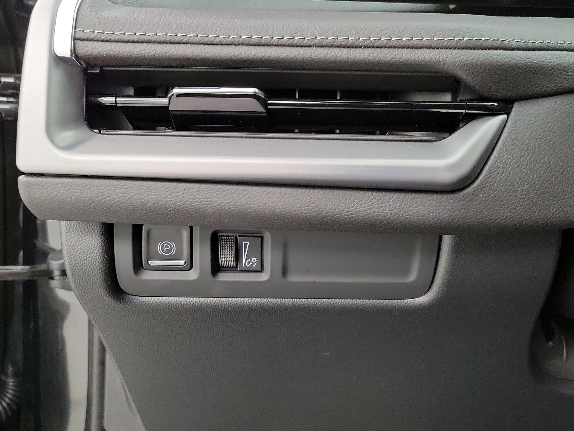 Thumbnail: 2025 Cadillac XT4 - 13