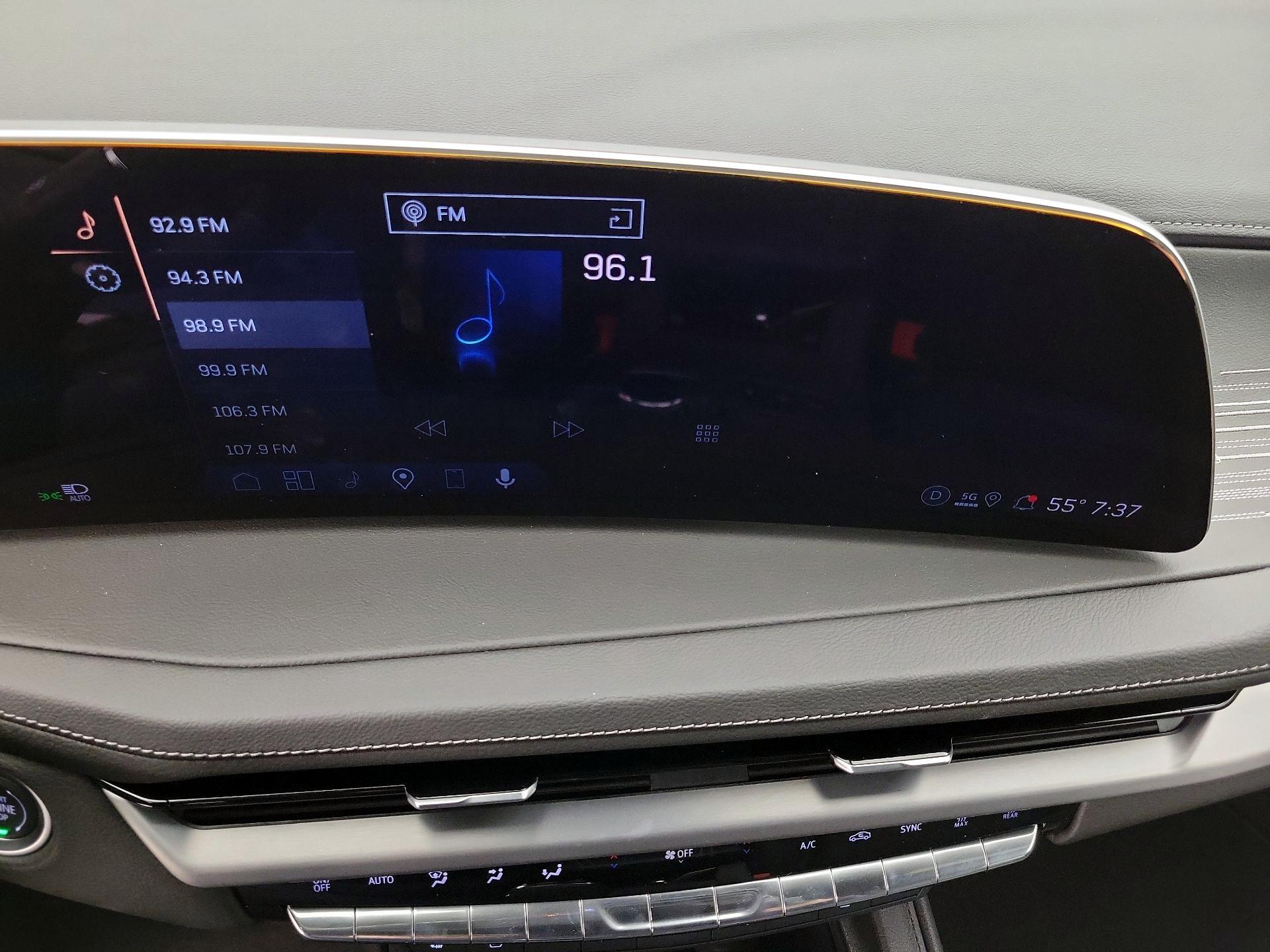 Thumbnail: 2025 Cadillac XT4 - 16