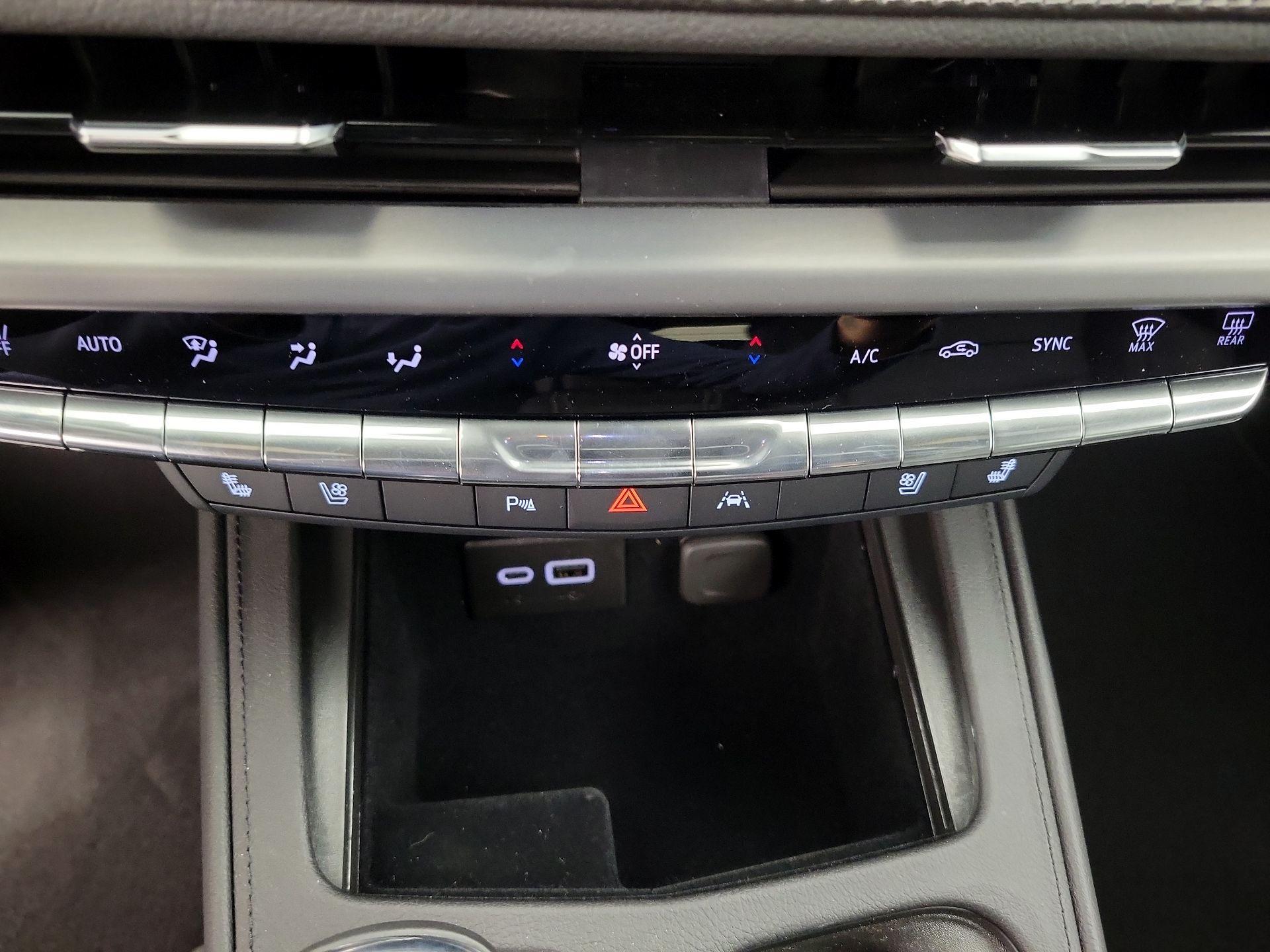 Thumbnail: 2025 Cadillac XT4 - 17