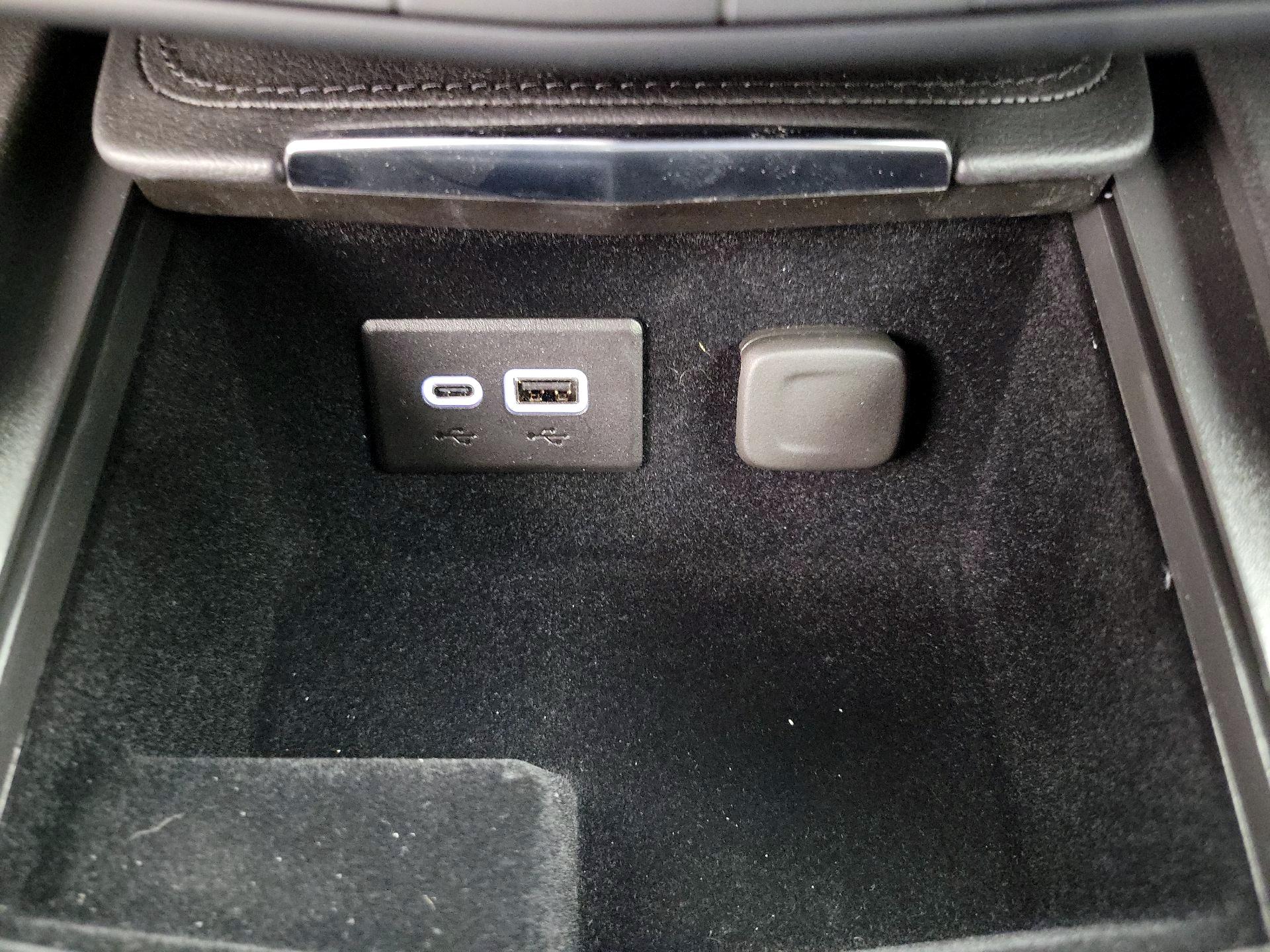 Thumbnail: 2025 Cadillac XT4 - 19