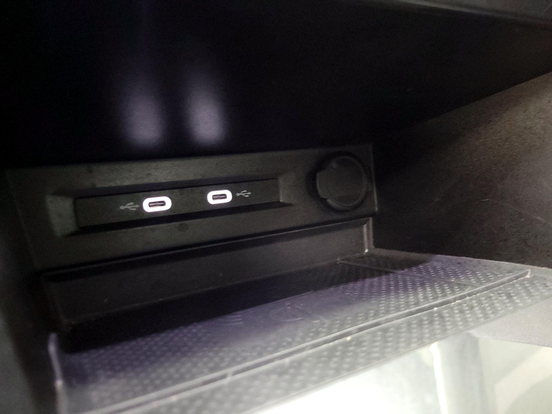 Thumbnail: 2023 Volkswagen Tiguan - 18