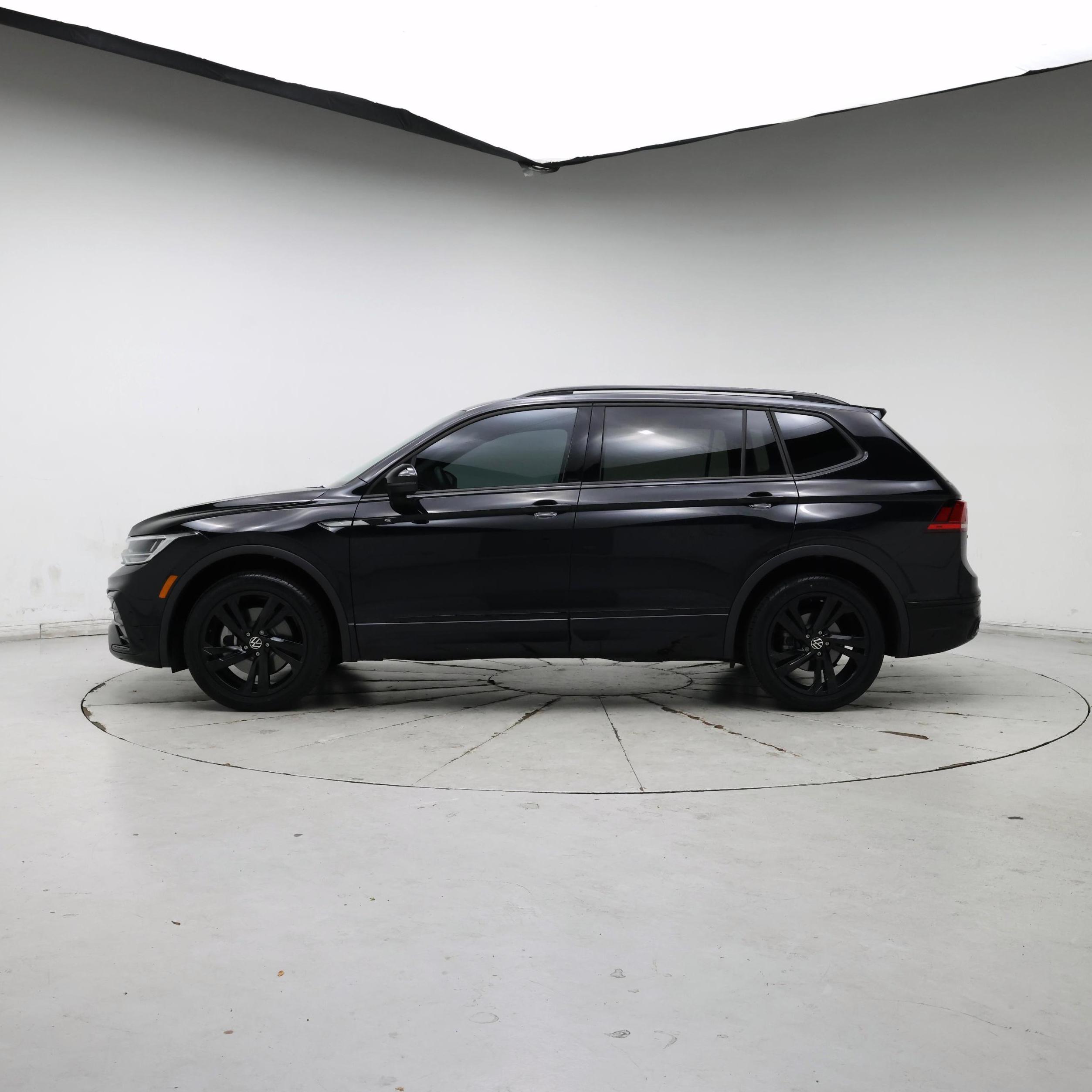 Thumbnail: 2023 Volkswagen Tiguan - 3