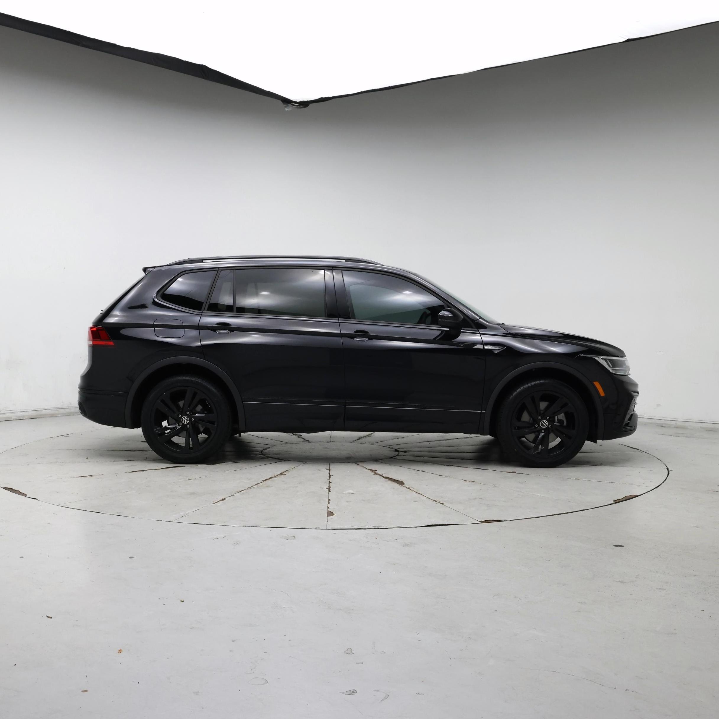 Thumbnail: 2023 Volkswagen Tiguan - 7