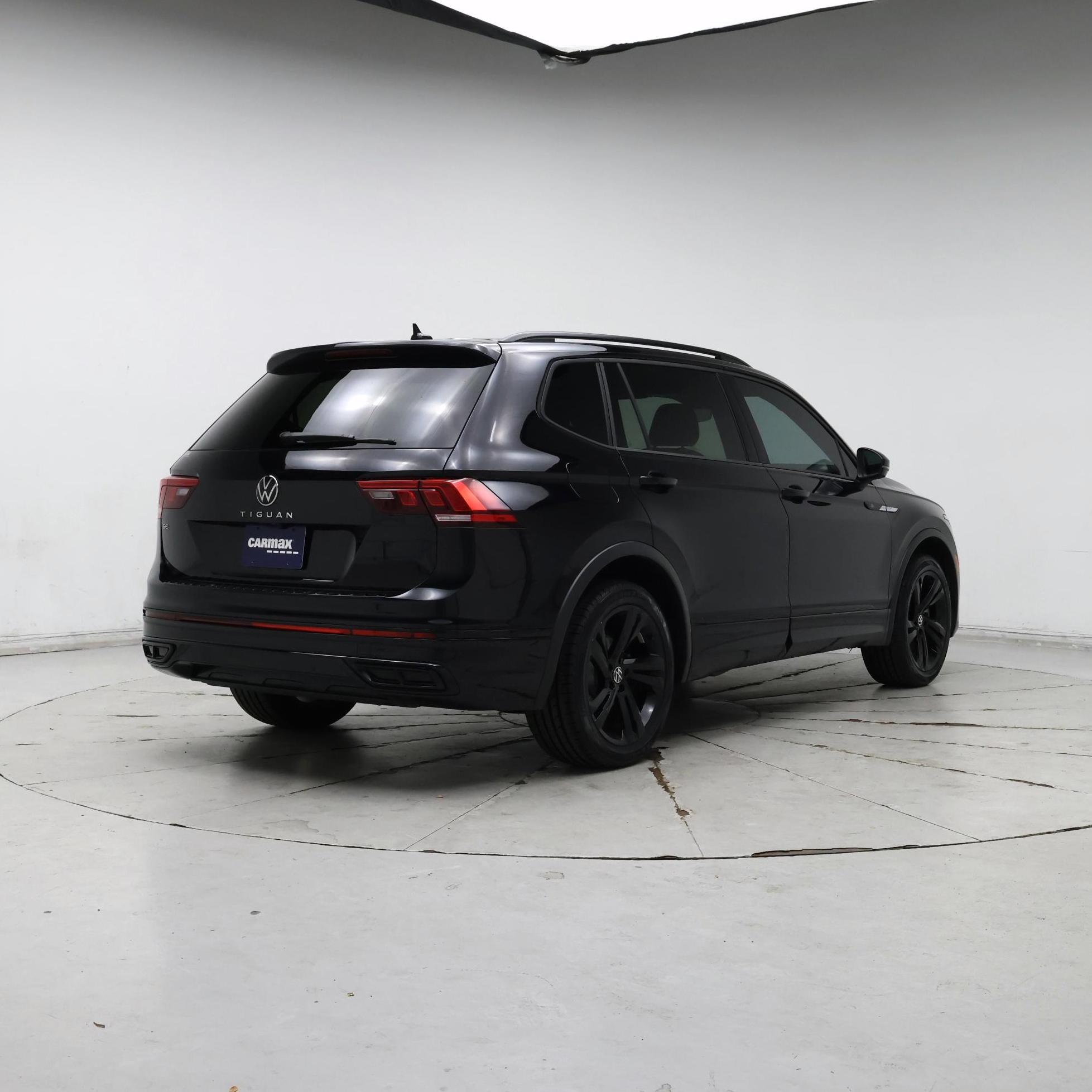 Thumbnail: 2023 Volkswagen Tiguan - 8