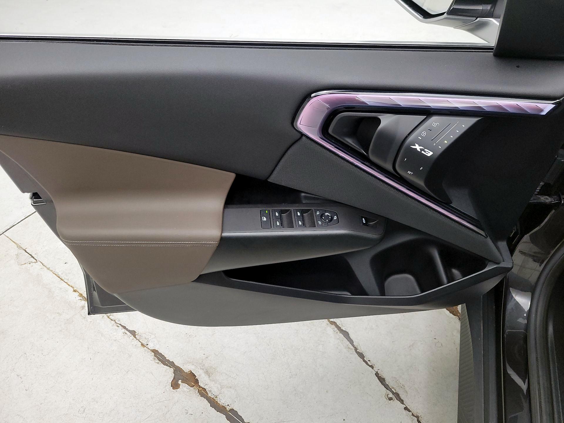 Thumbnail: 2025 BMW X3 - 12