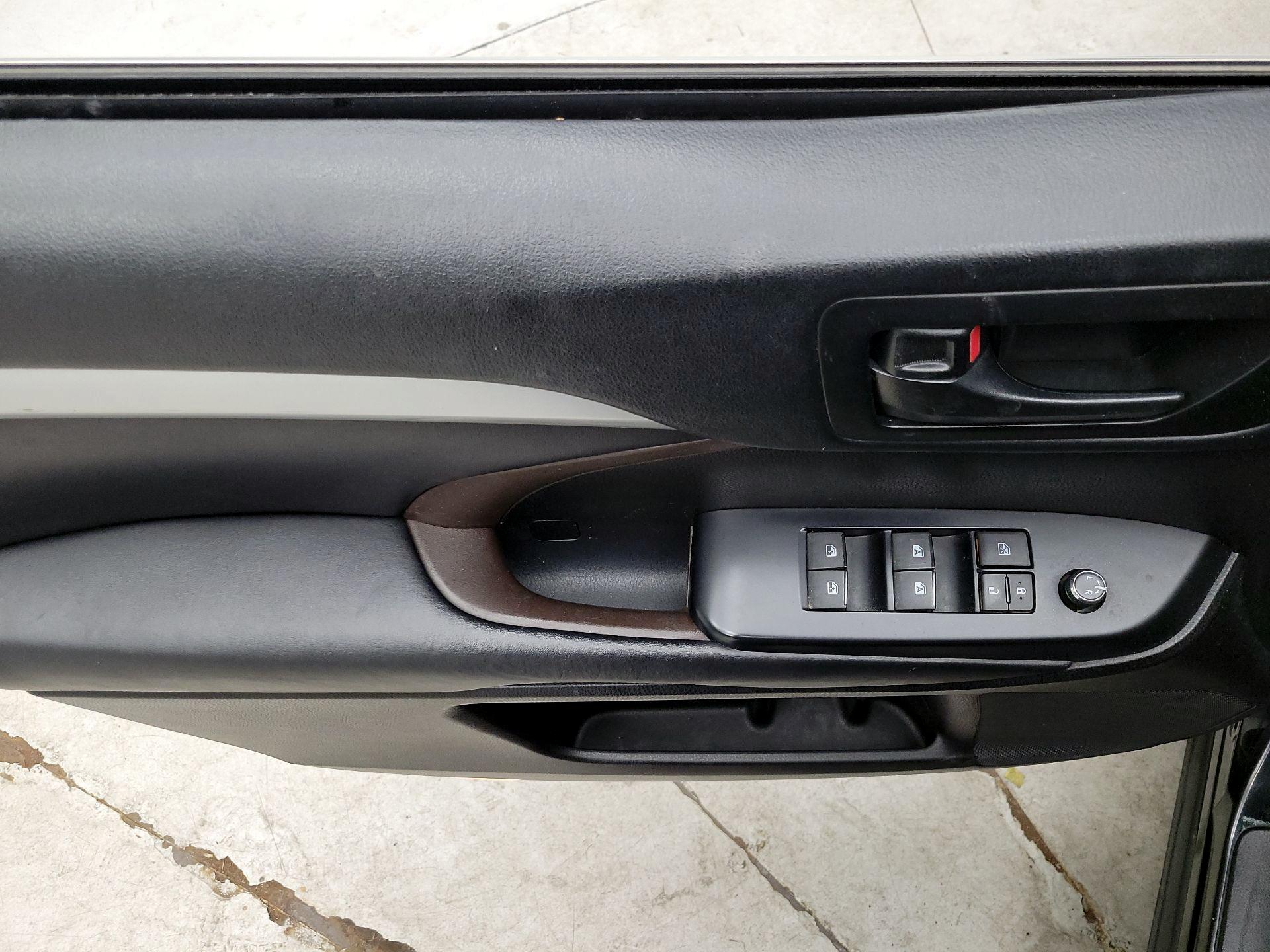 Thumbnail: 2018 Toyota Highlander - 12