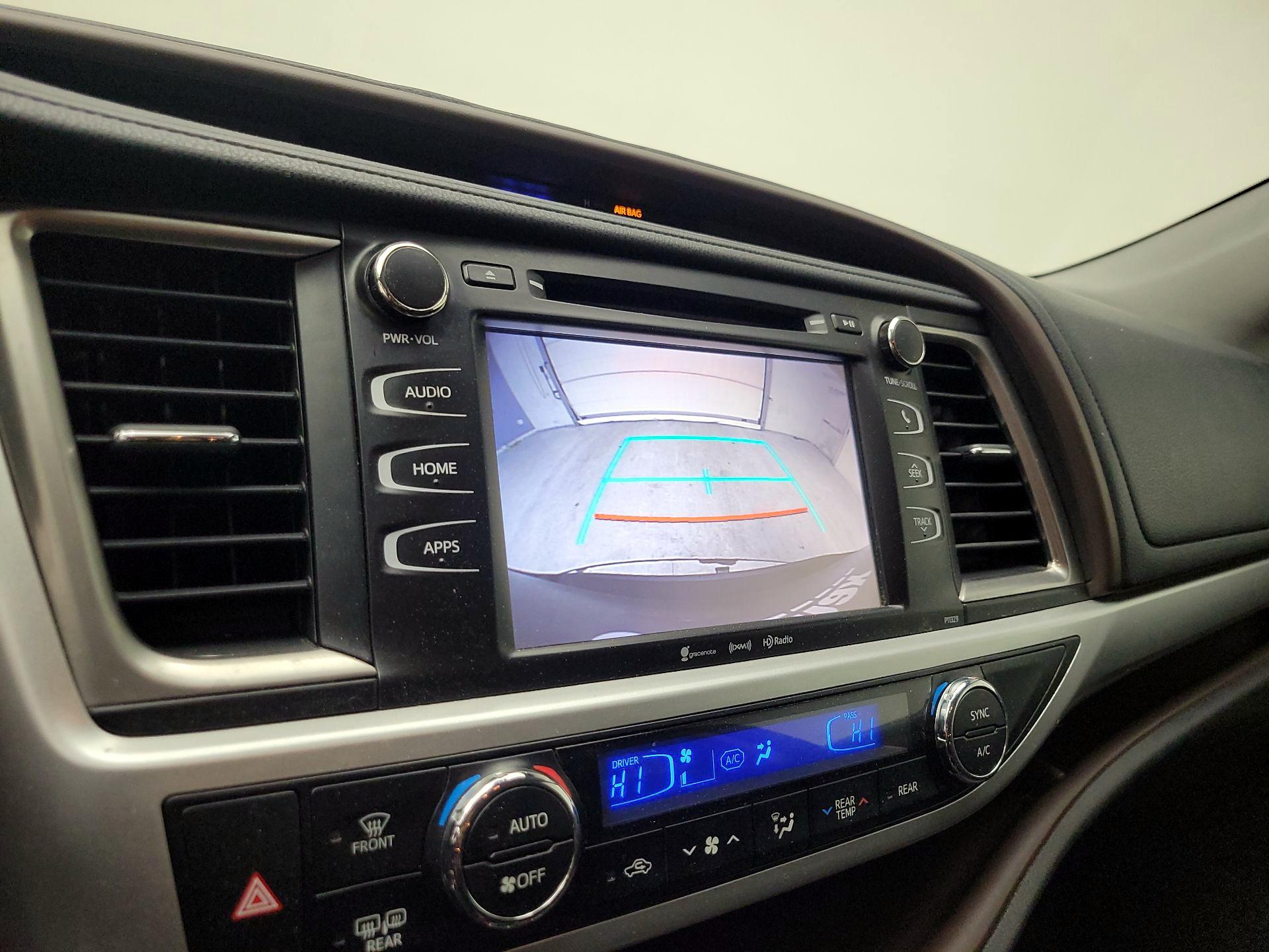 Thumbnail: 2018 Toyota Highlander - 14