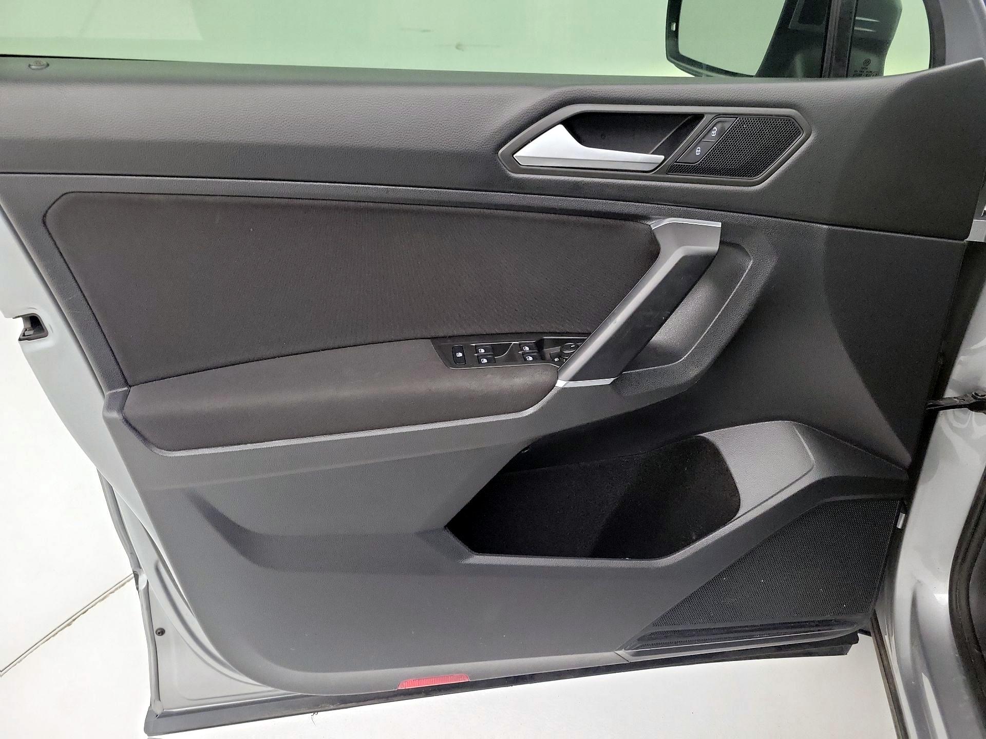 Thumbnail: 2020 Volkswagen Tiguan - 12