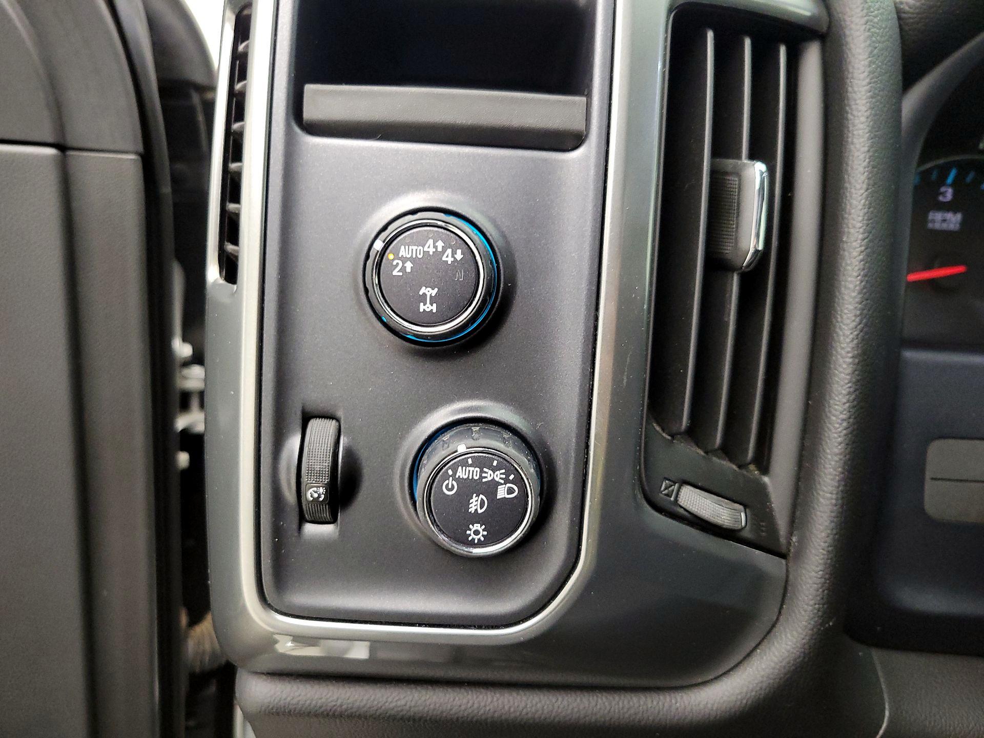 Thumbnail: 2017 Chevrolet Silverado 1500 - 13