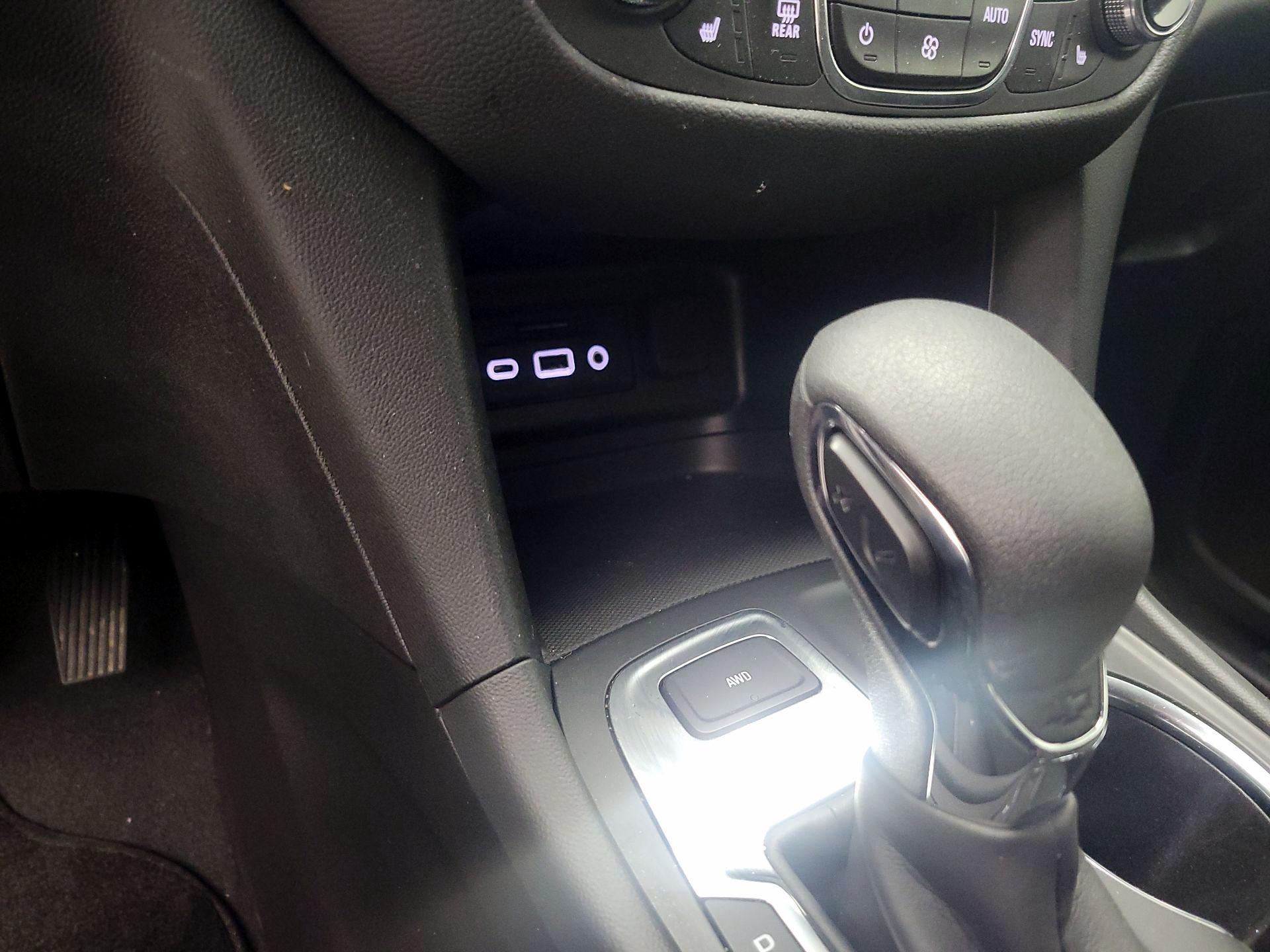 Thumbnail: 2022 Chevrolet Equinox - 19