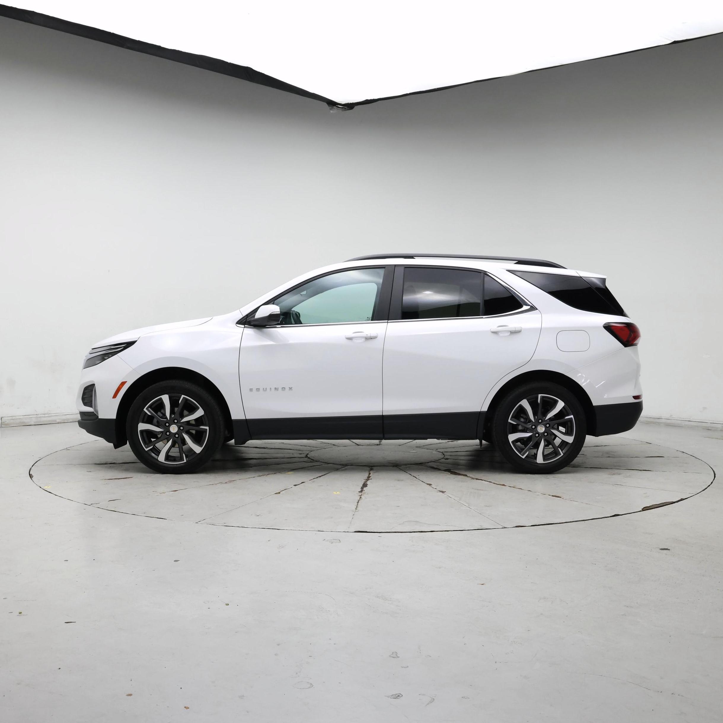 Thumbnail: 2022 Chevrolet Equinox - 3