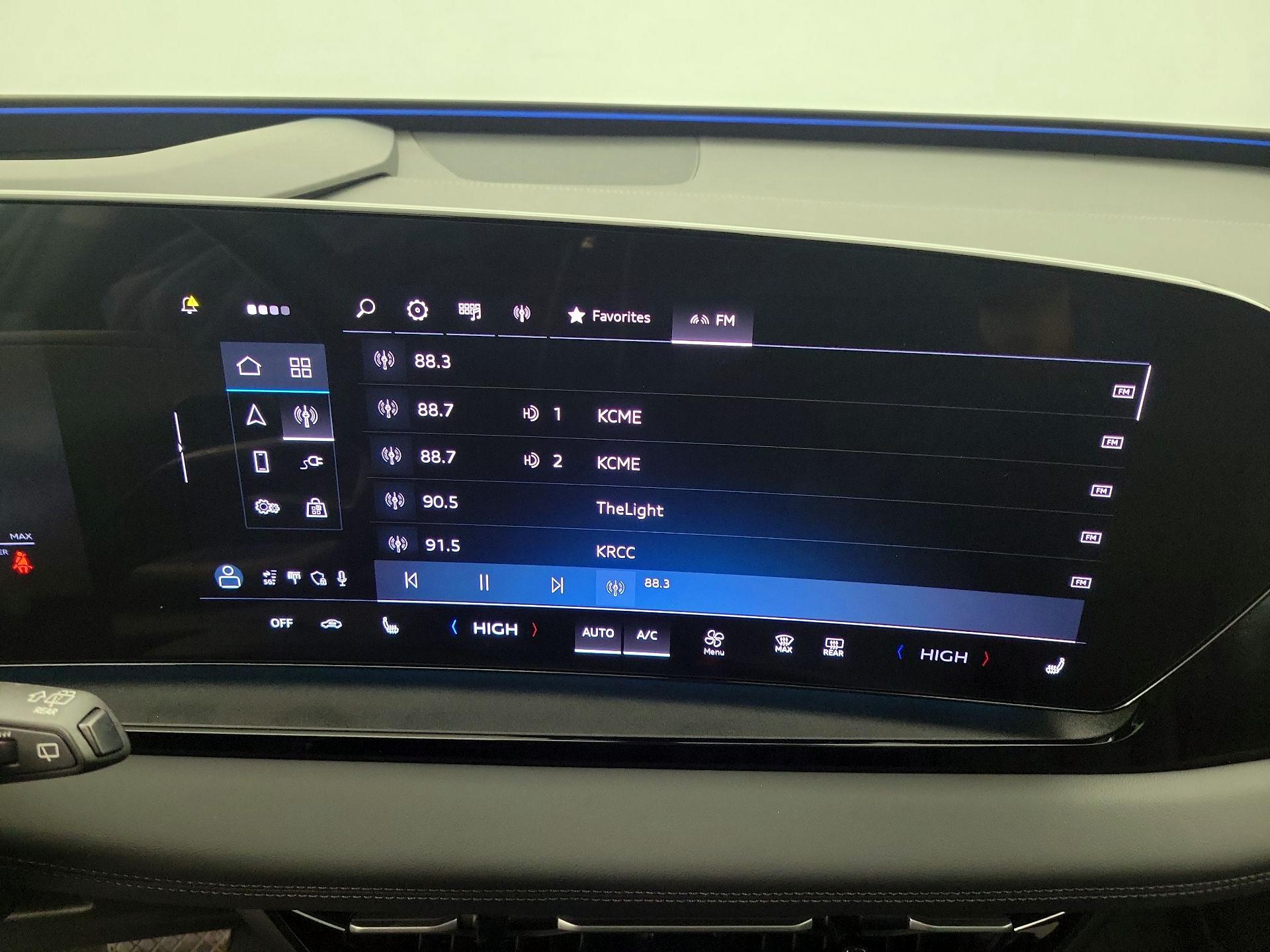 Thumbnail: 2025 Audi Q6 e-tron - 16