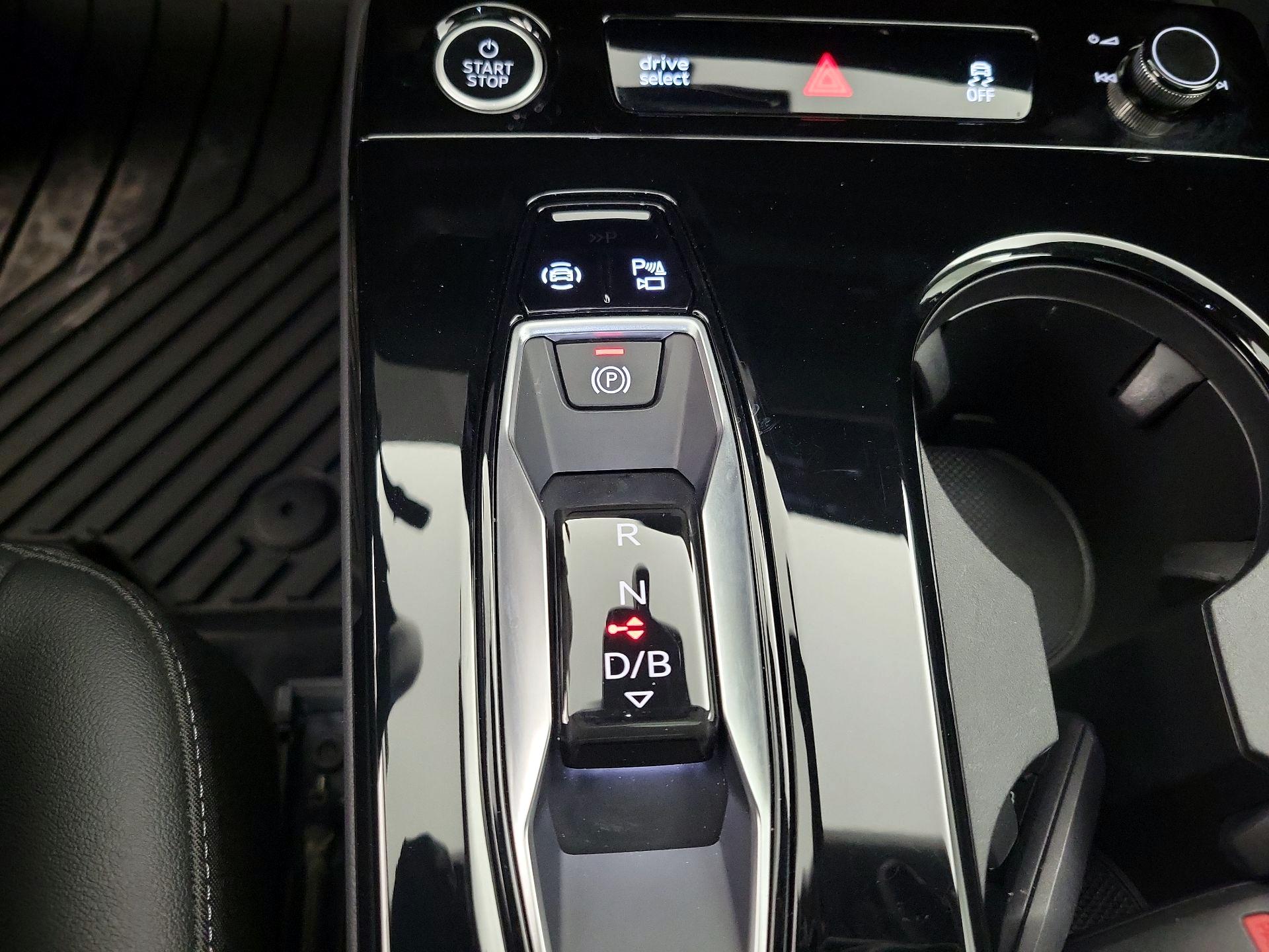 Thumbnail: 2025 Audi Q6 e-tron - 18