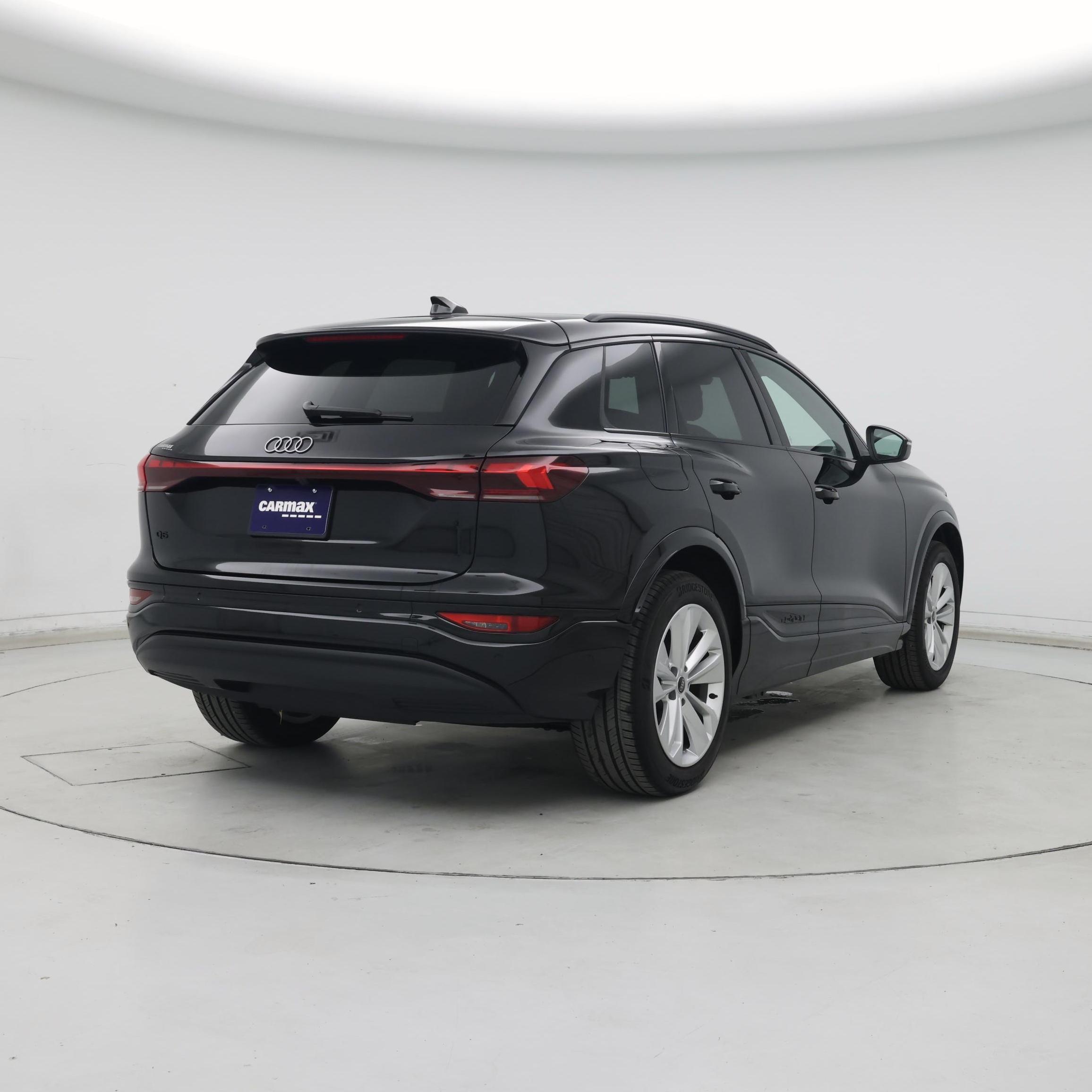 Thumbnail: 2025 Audi Q6 e-tron - 8