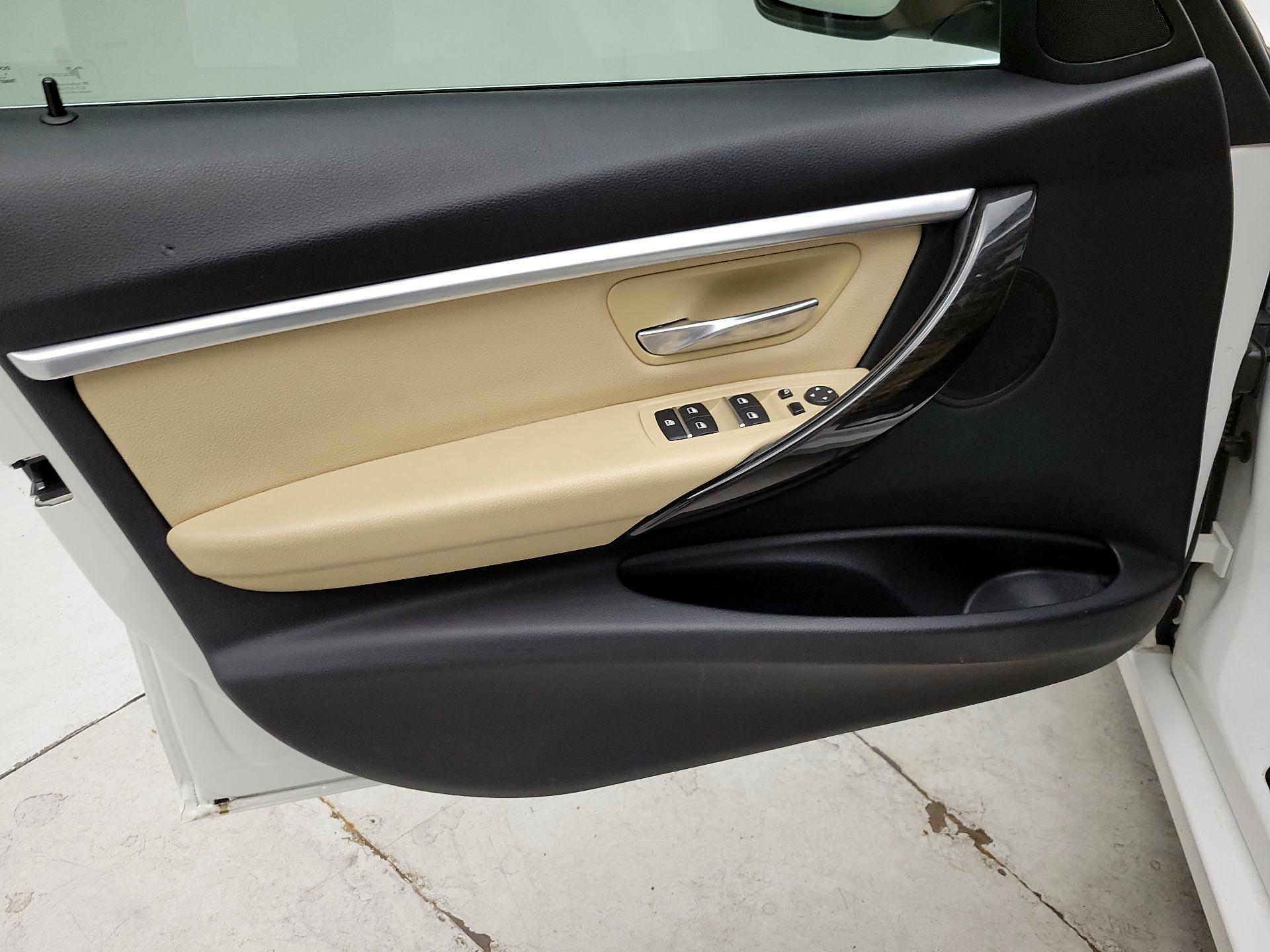 Thumbnail: 2018 BMW 3 Series - 12