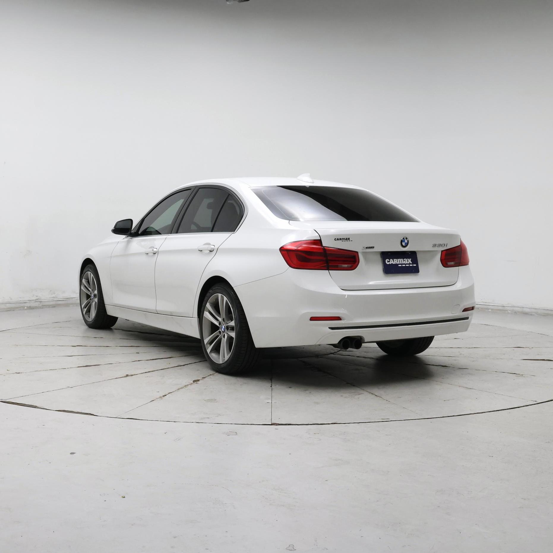 Thumbnail: 2018 BMW 3 Series - 2