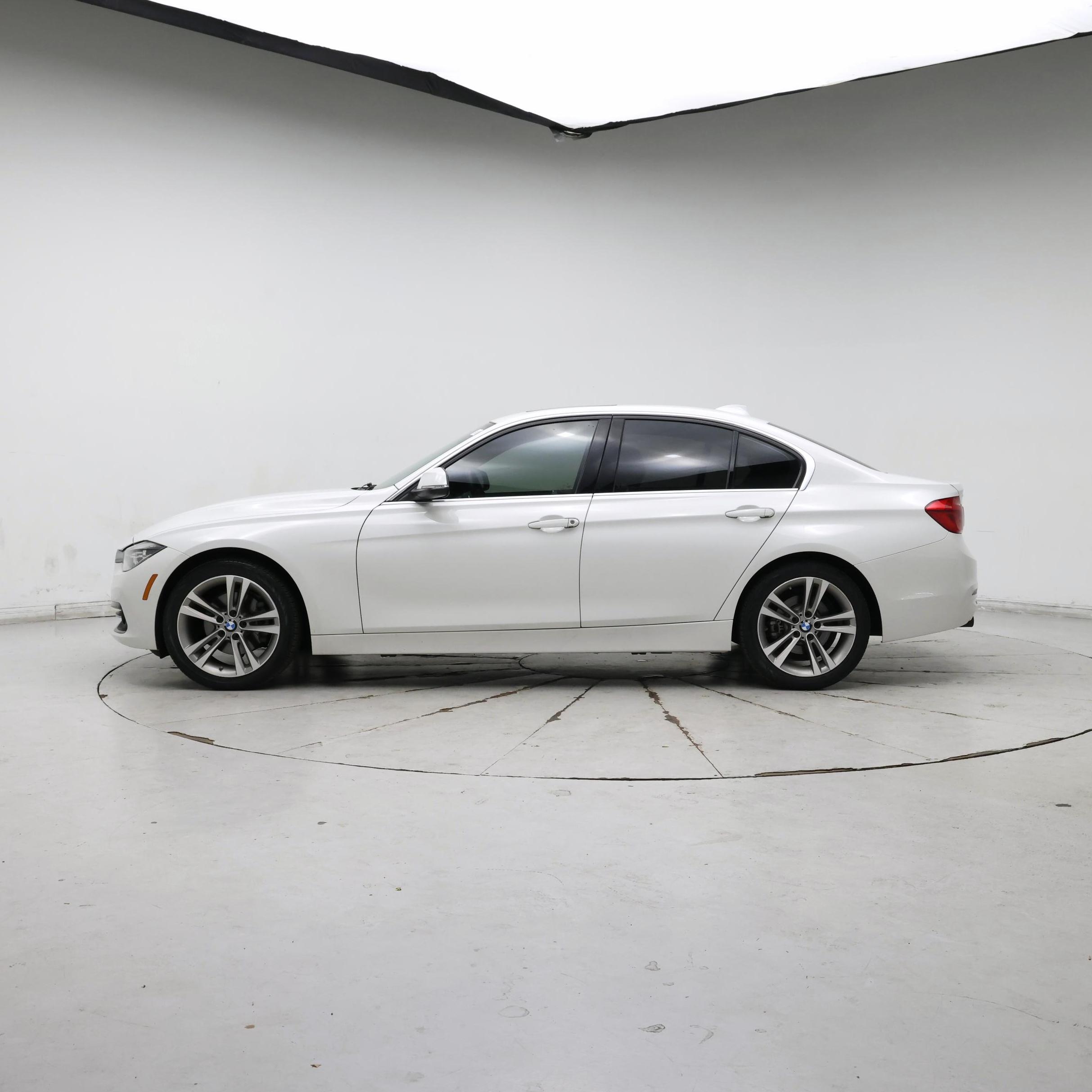 Thumbnail: 2018 BMW 3 Series - 3