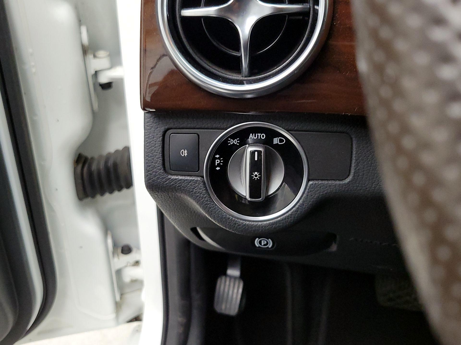 Thumbnail: 2015 Mercedes-Benz GLK - 13