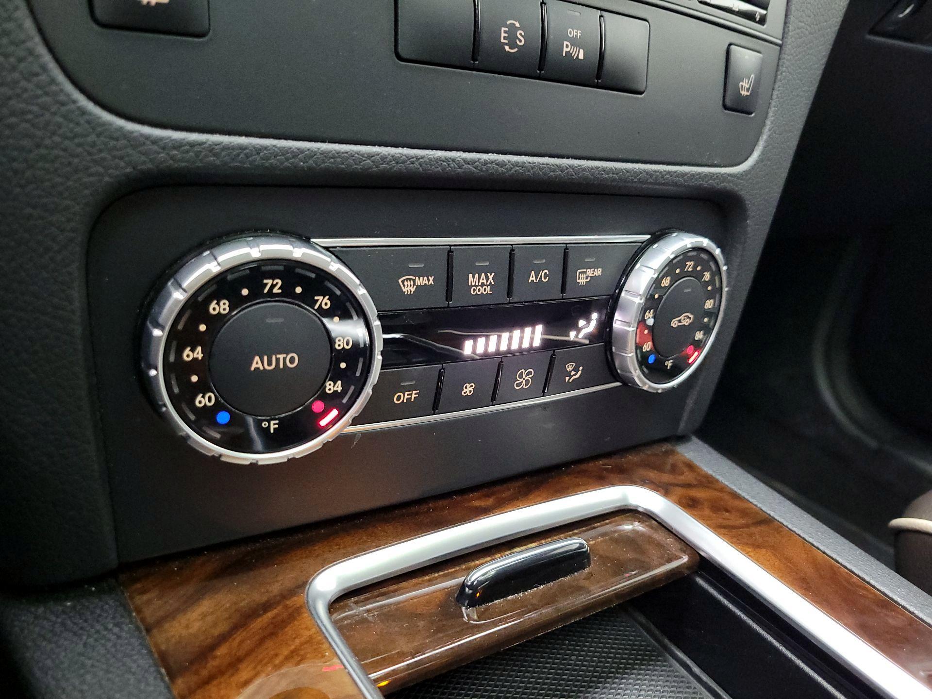 Thumbnail: 2015 Mercedes-Benz GLK - 17