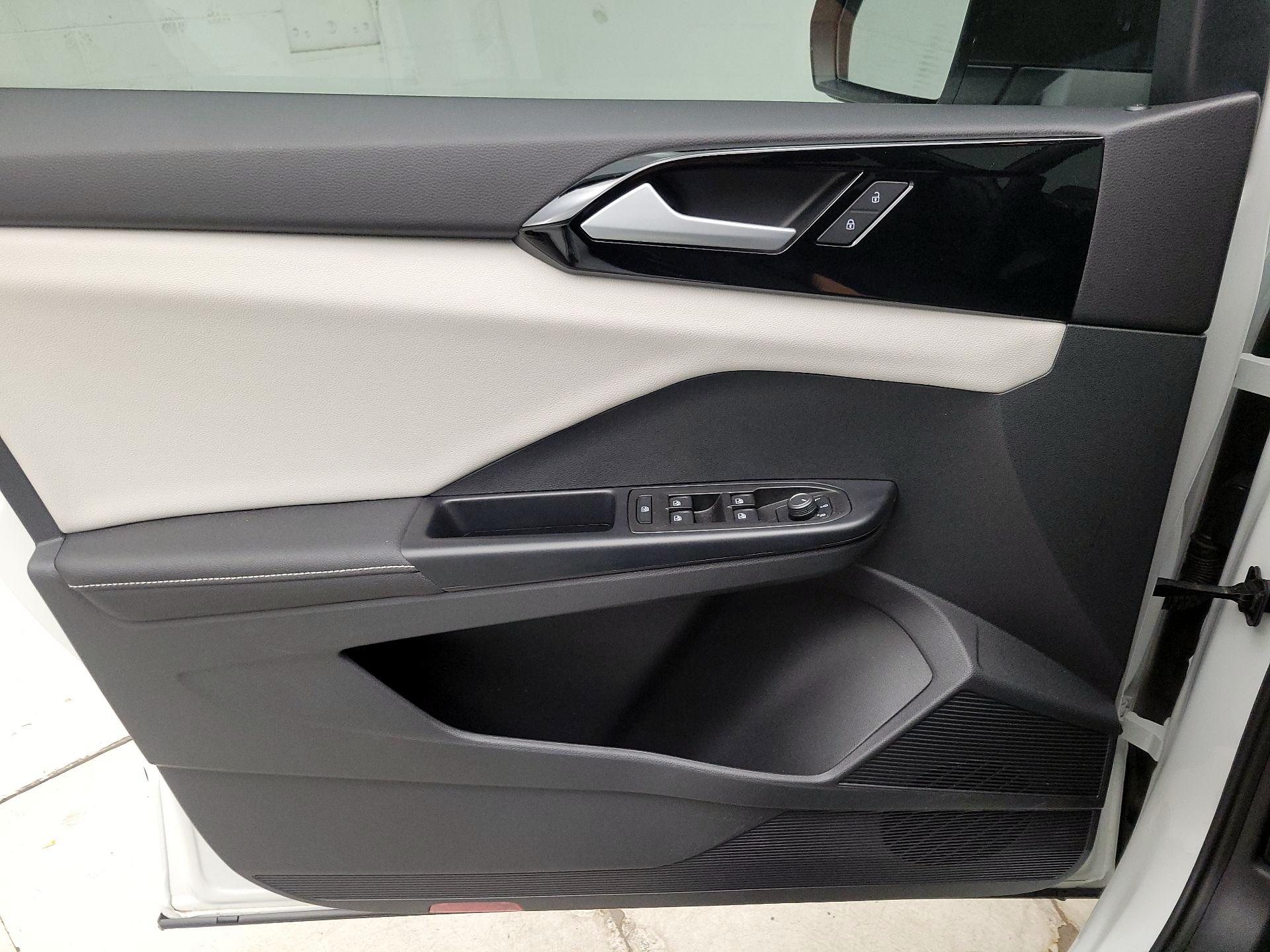 Thumbnail: 2025 Volkswagen Taos - 12