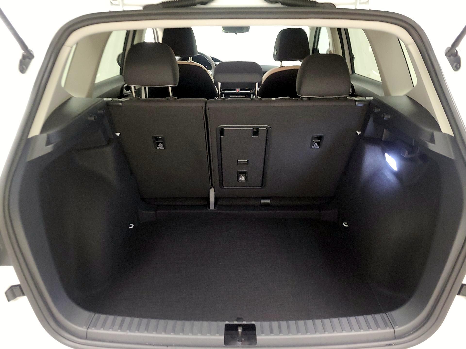 Thumbnail: 2025 Volkswagen Taos - 20