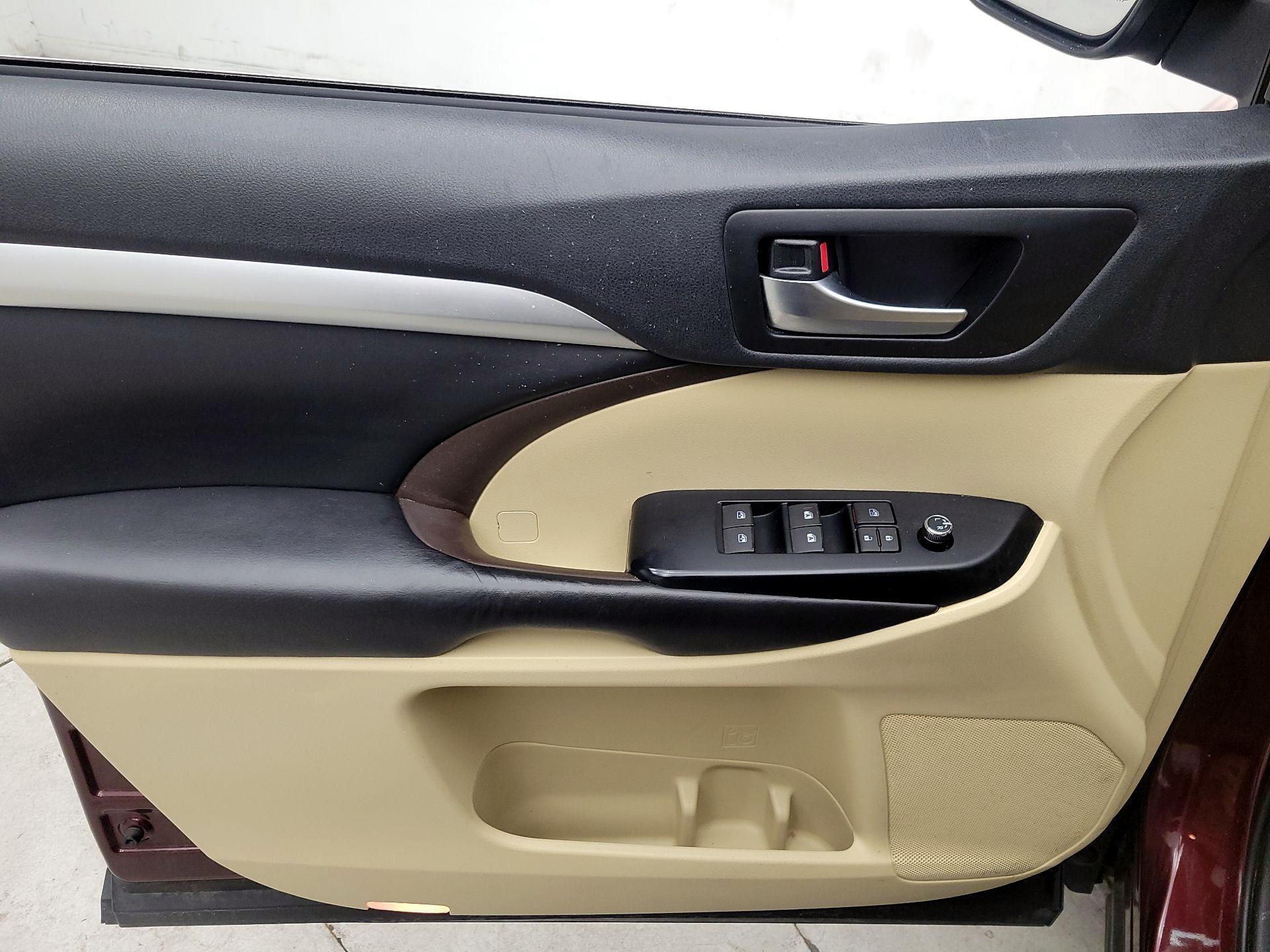 Thumbnail: 2019 Toyota Highlander - 12