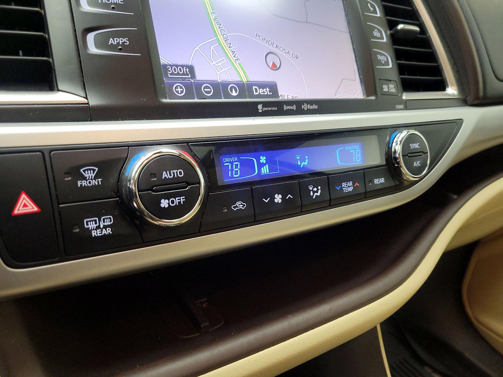 Thumbnail: 2019 Toyota Highlander - 17