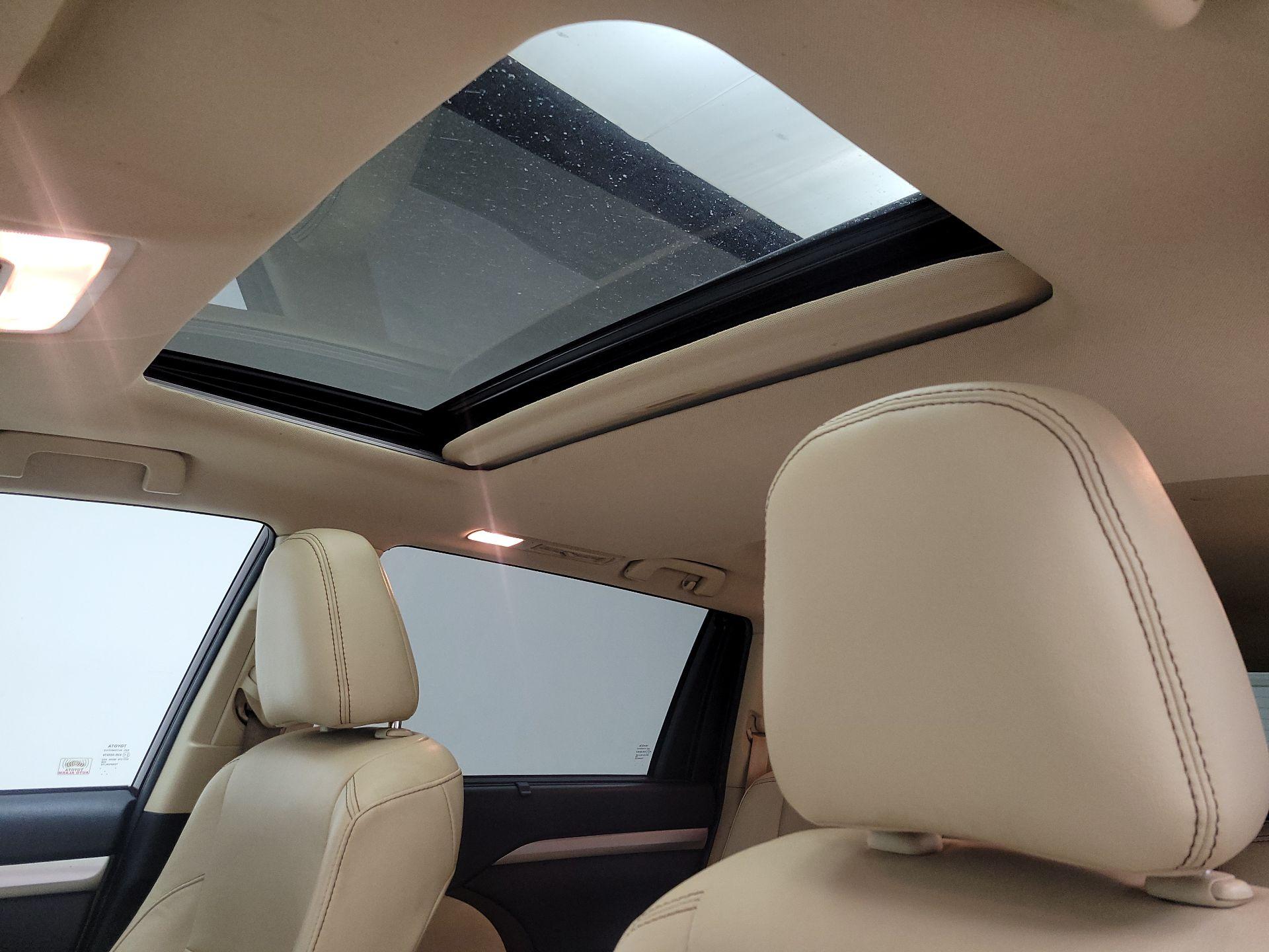 Thumbnail: 2019 Toyota Highlander - 20