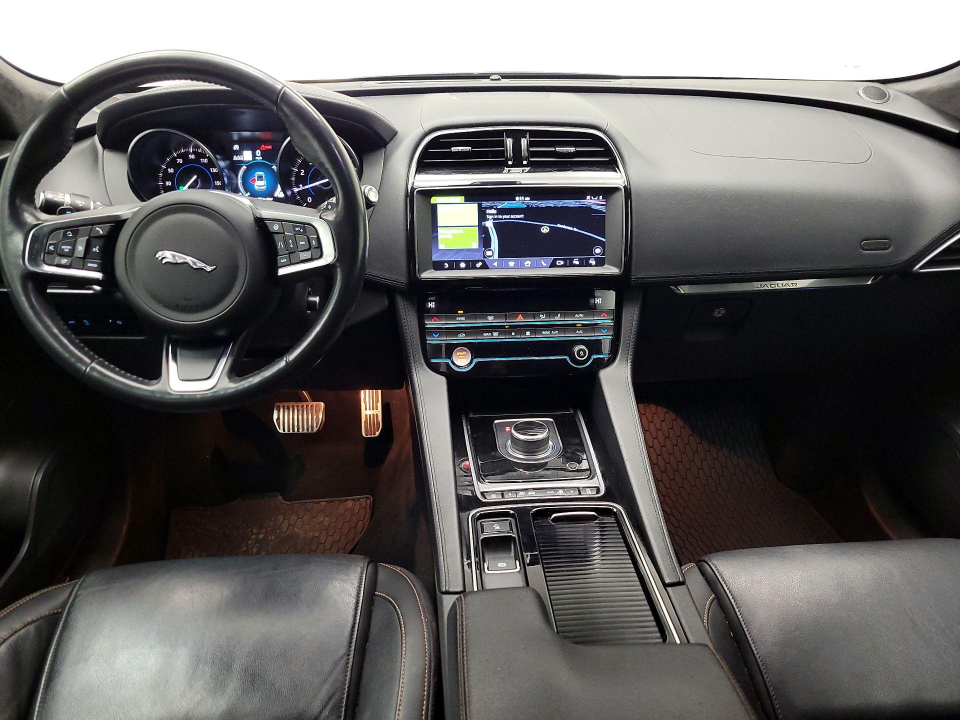 Thumbnail: 2019 Jaguar F-Pace - 9