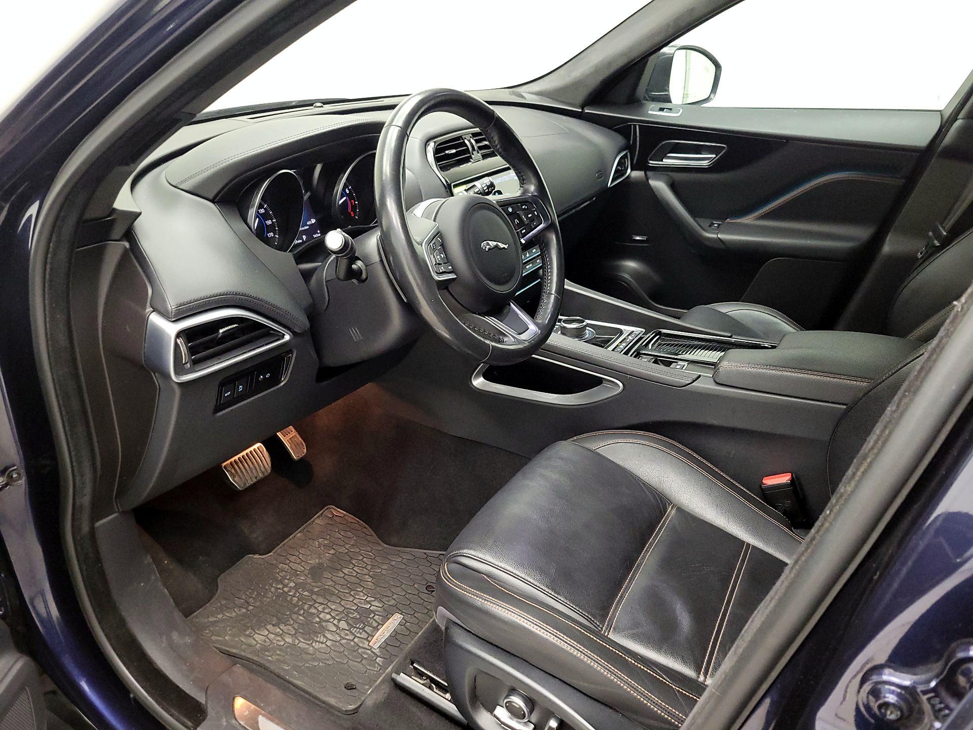 Thumbnail: 2019 Jaguar F-Pace - 11