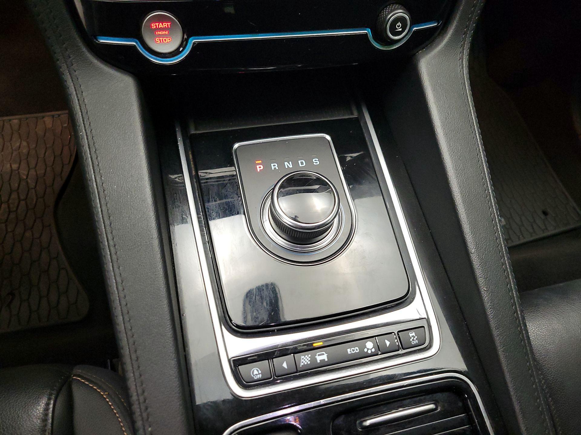 Thumbnail: 2019 Jaguar F-Pace - 18